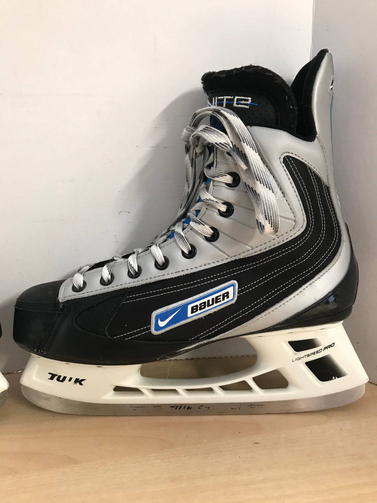 Hockey Skates Men's Size 11.5 R Shoe Size Bauer Nike Excellent