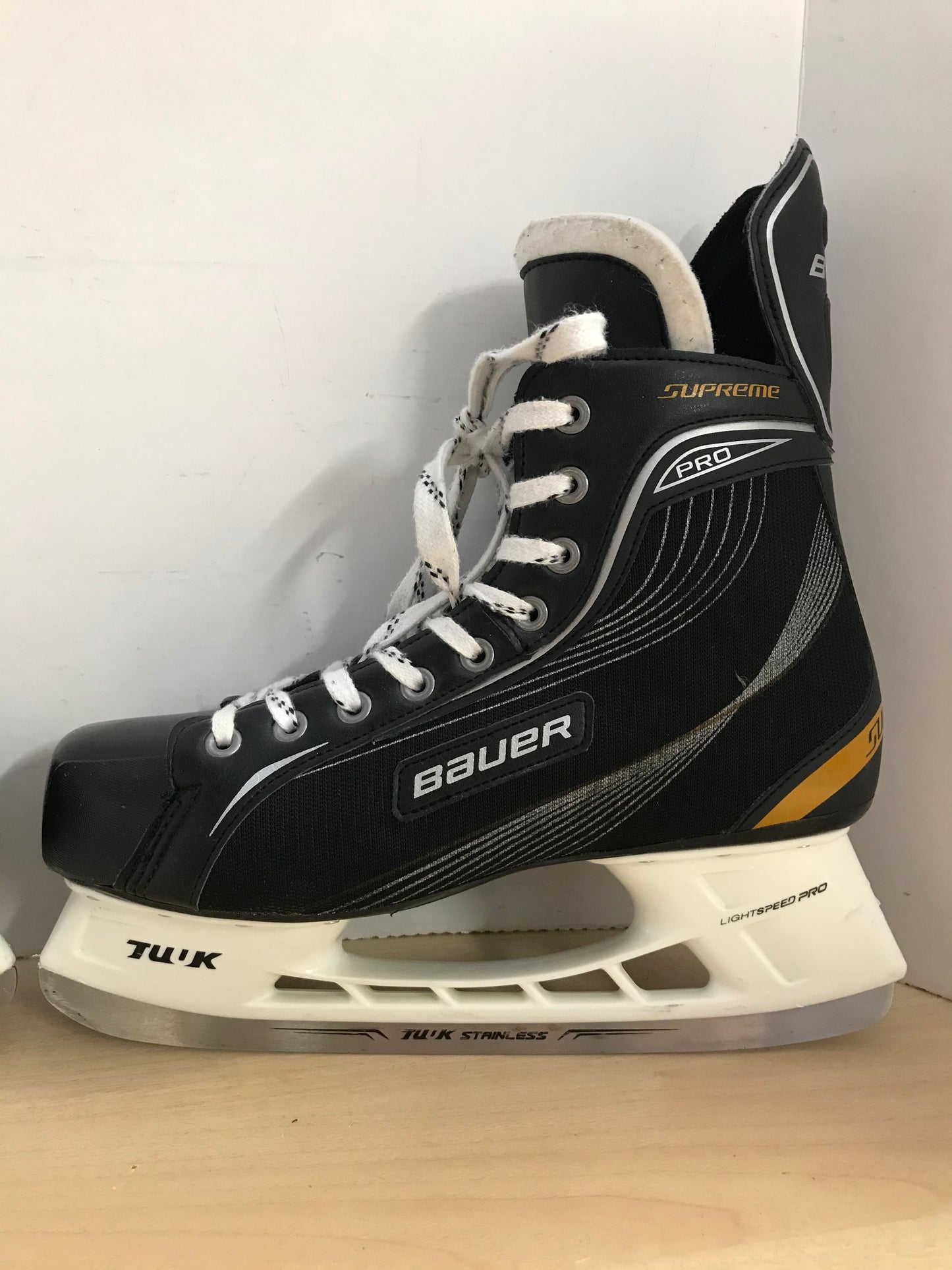 Hockey Skates Men's Size 11.5 Shoe Size Bauer Supreme Pro New Demo Model