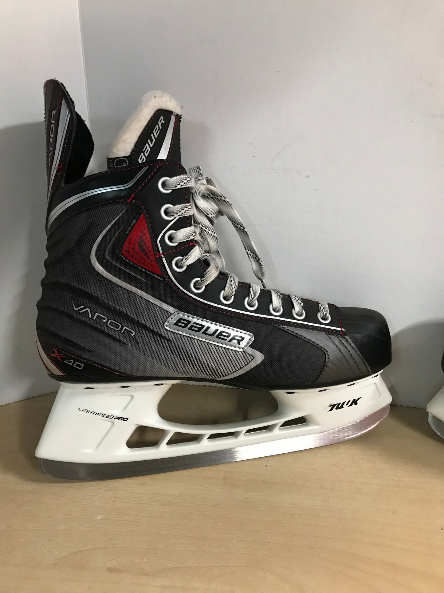 Hockey Skates Men's Size 11.5 Shoe Size Bauer Vapor X.40 Excellent
