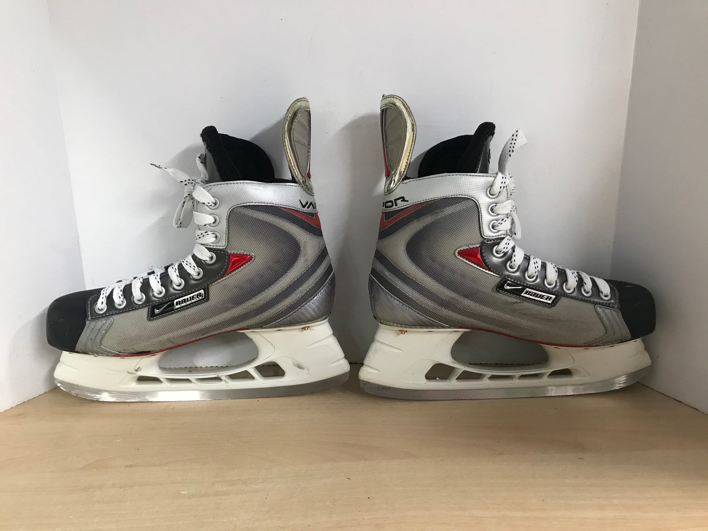 Hockey Skates Men's Size 11.5 Shoe Size Bauer Vapor XXV Excellent