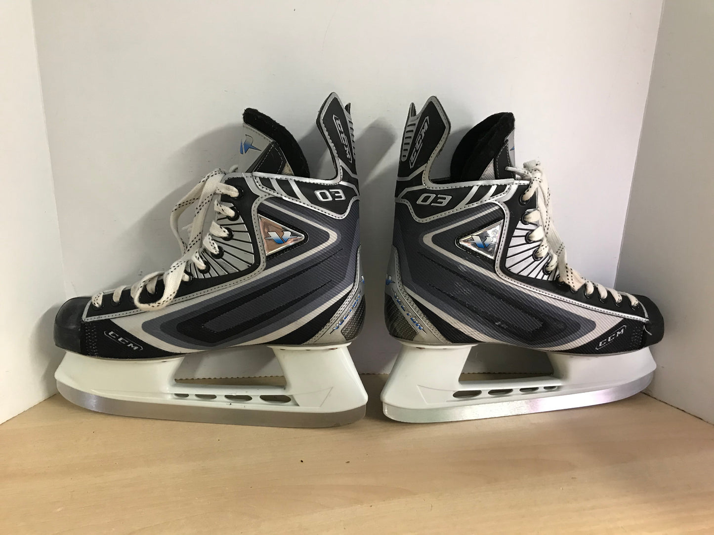 Hockey Skates Men's Size 11.5 Shoe Size CCM Vector Excellent