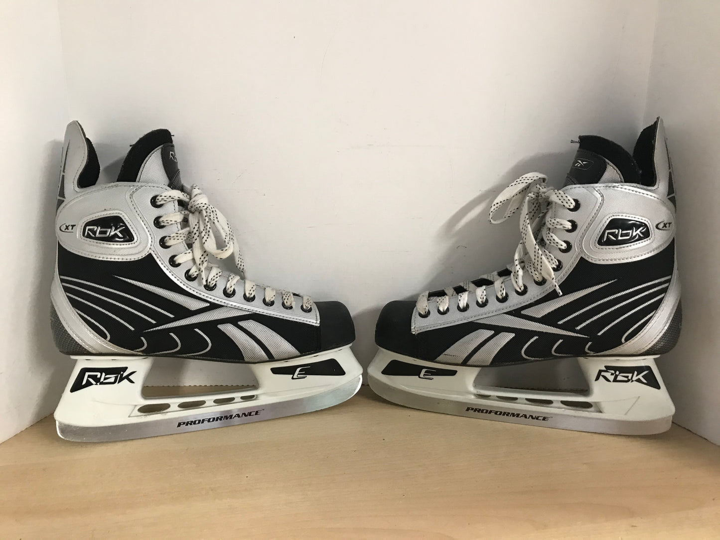 Hockey Skates Men's Size 11.5 Shoe Size Reebok XT New Demo Model
