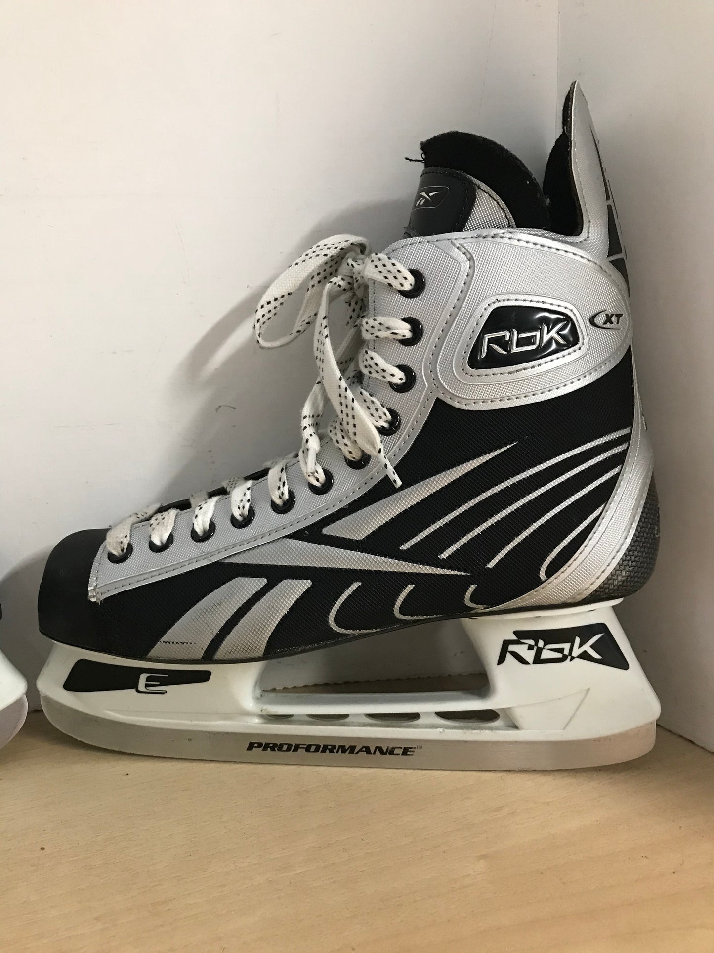 Hockey Skates Men's Size 11.5 Shoe Size Reebok XT New Demo Model