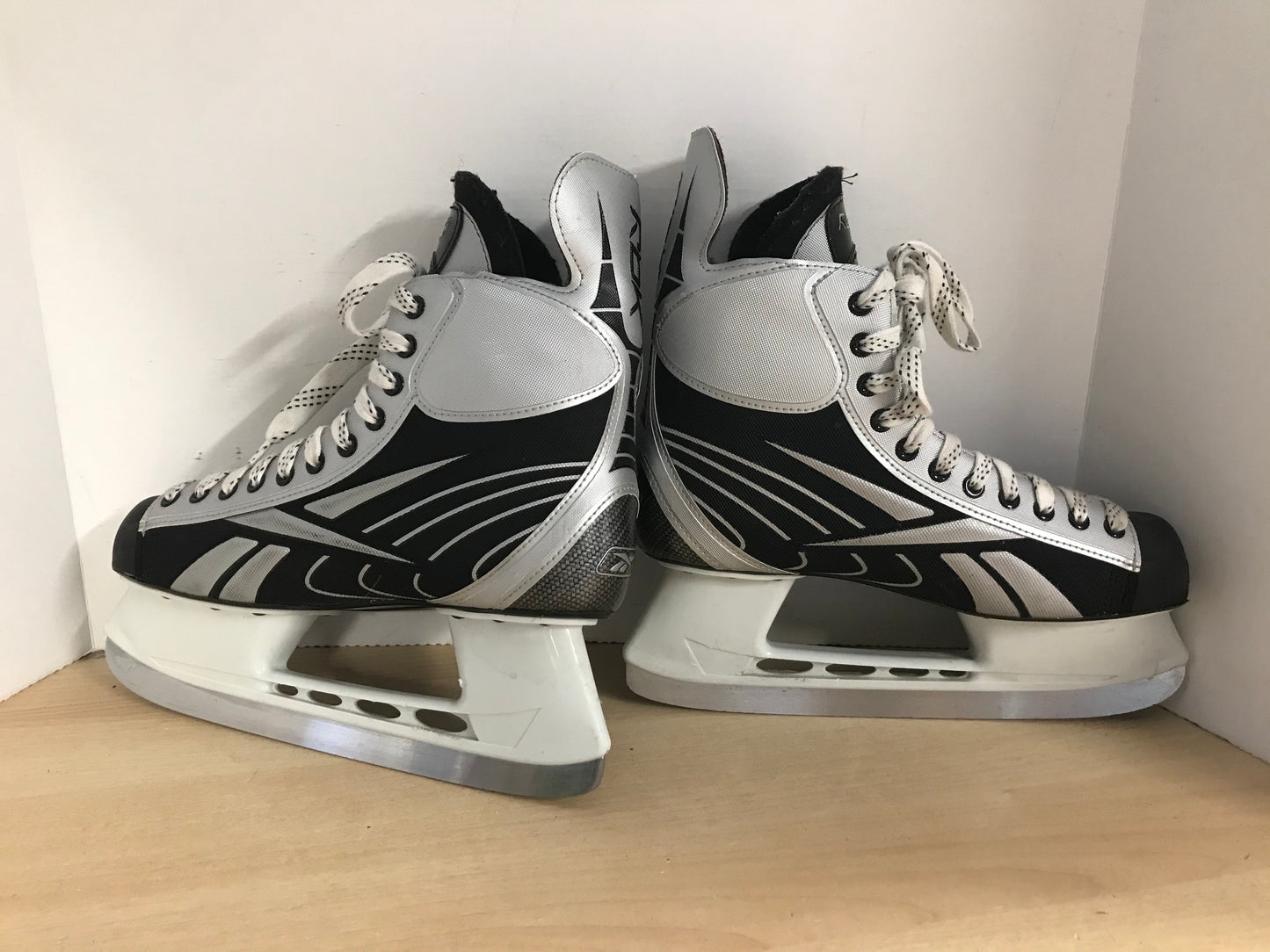 Hockey Skates Men's Size 11.5 Shoe Size Reebok XT New Demo Model