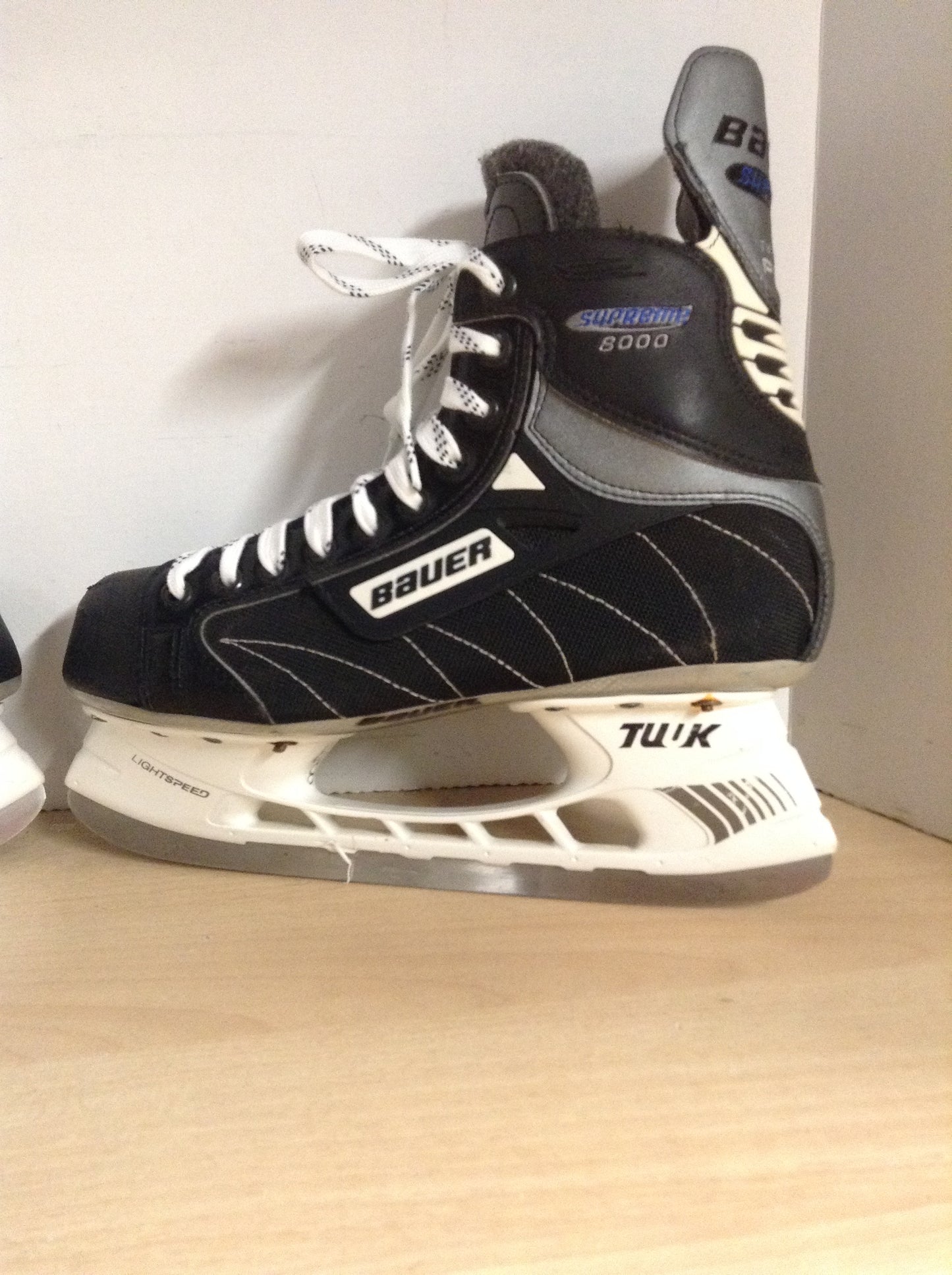 Hockey Skates Men's Size 11 Shoe Size Bauer Supreme 8000 LIghtspeed