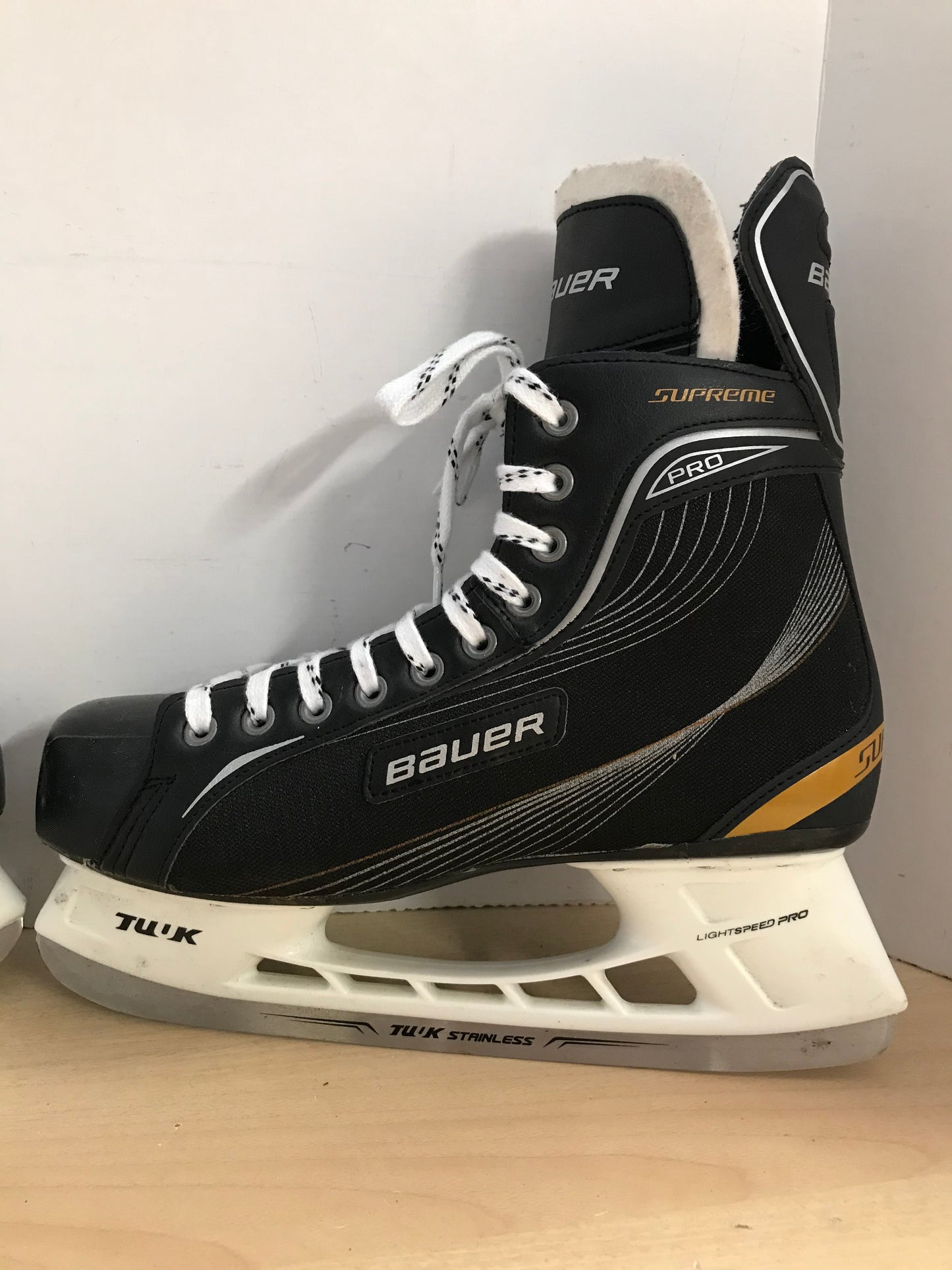 Hockey Skates Men's Size 12.5 Shoe 11 Skate Size Bauer Supreme Pro New Demo Model