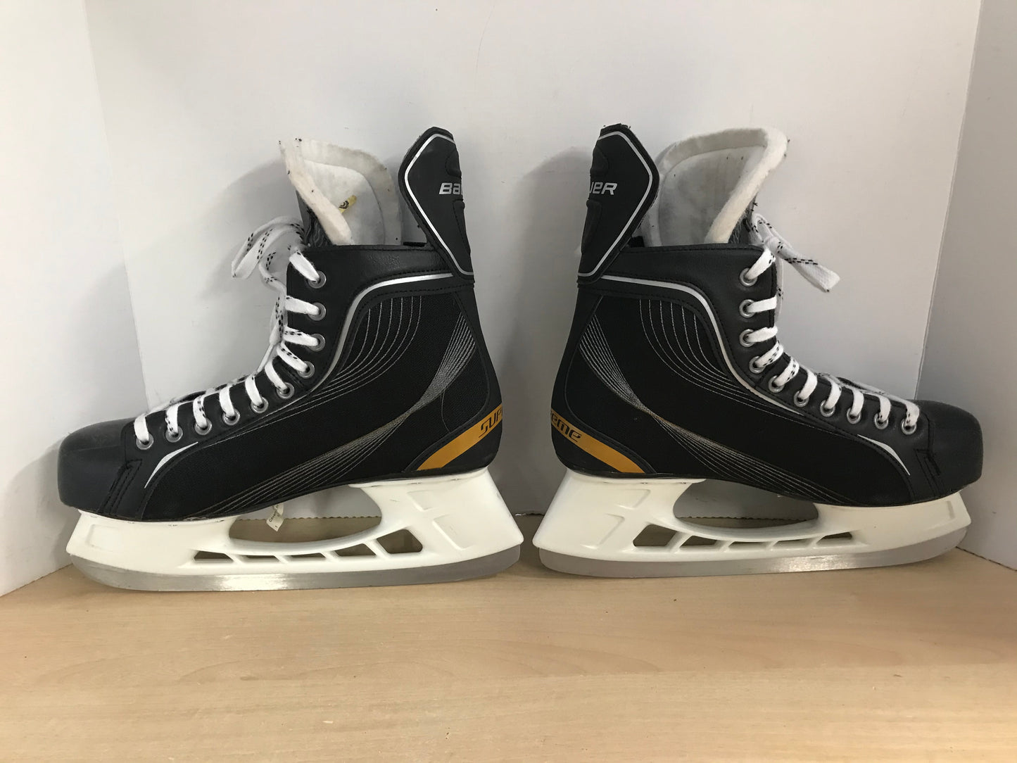 Hockey Skates Men's Size 12.5 Shoe 11 Skate Size Bauer Supreme Pro New Demo Model