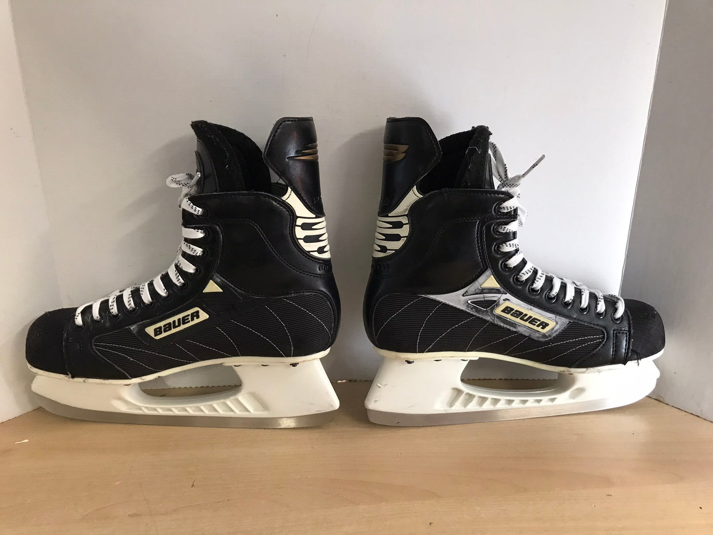 Hockey Skates Men's Size 12 Shoe Size Bauer Supreme 2000 Minor Wear