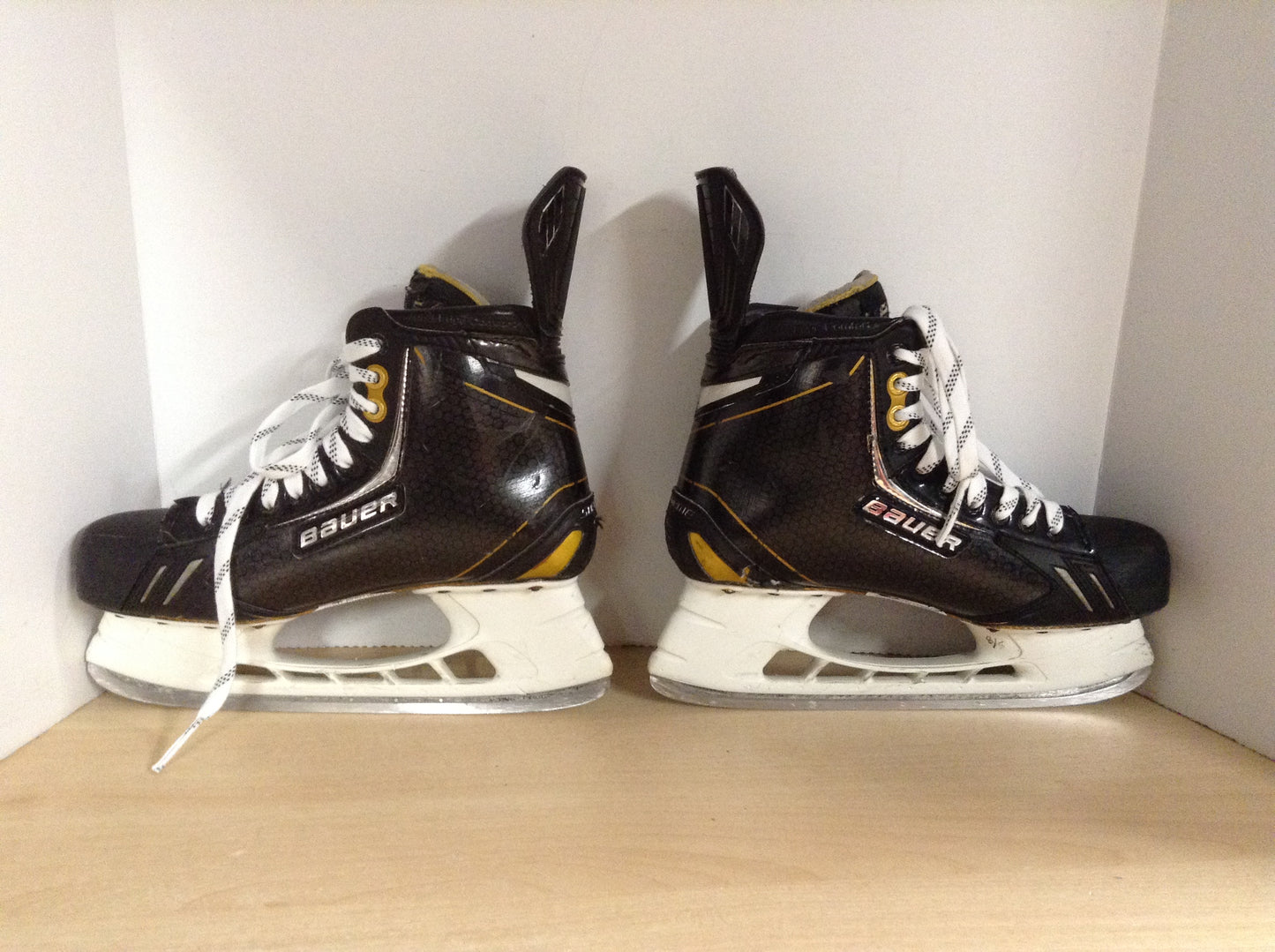 Hockey Skates Men's Size 12 Shoe Size Bauer Supreme Total One NXG Minor Wear