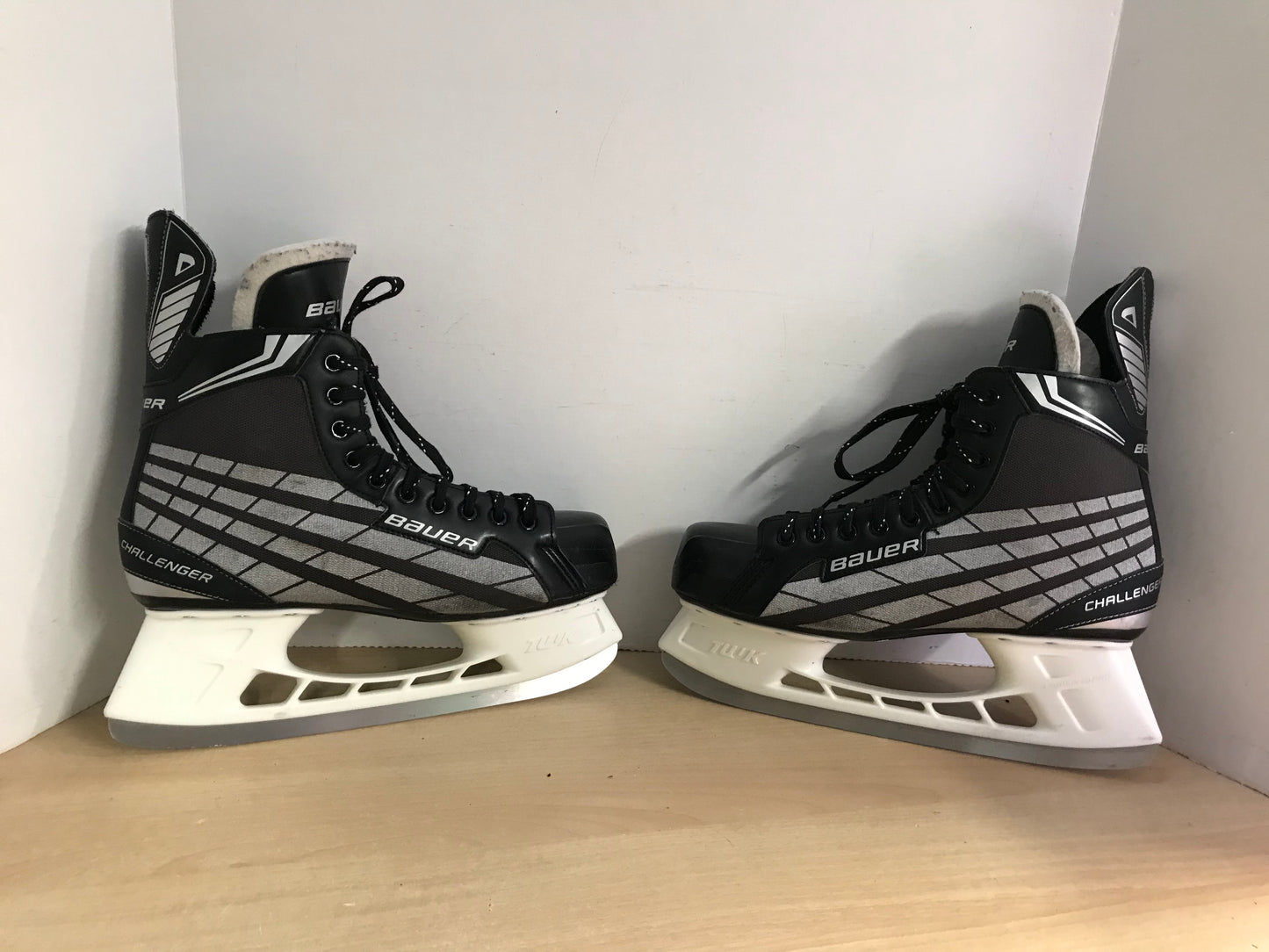 Hockey Skates Men's Size 13.5 Shoe Size Bauer Challenger Excellent
