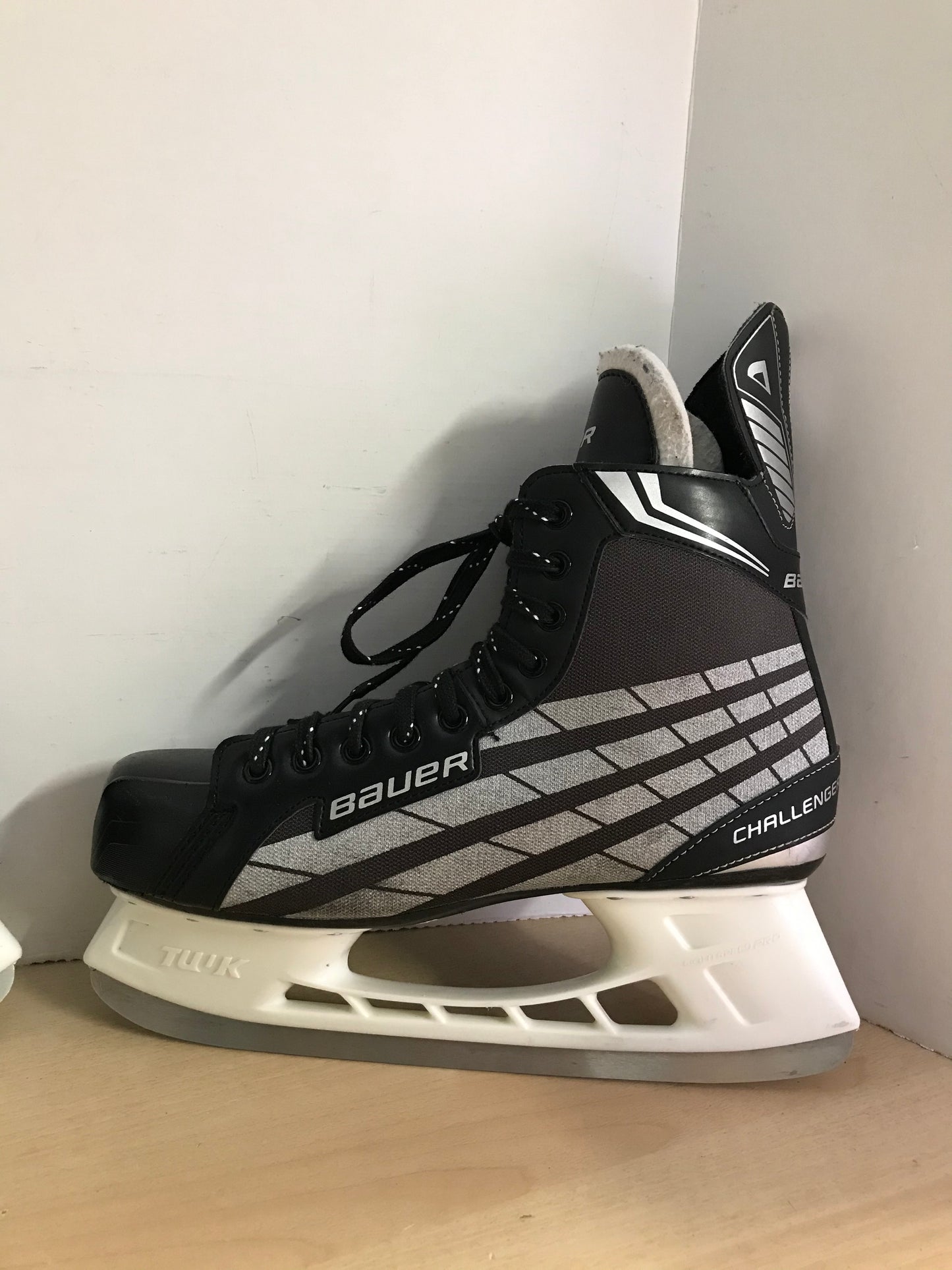 Hockey Skates Men's Size 13.5 Shoe Size Bauer Challenger Excellent