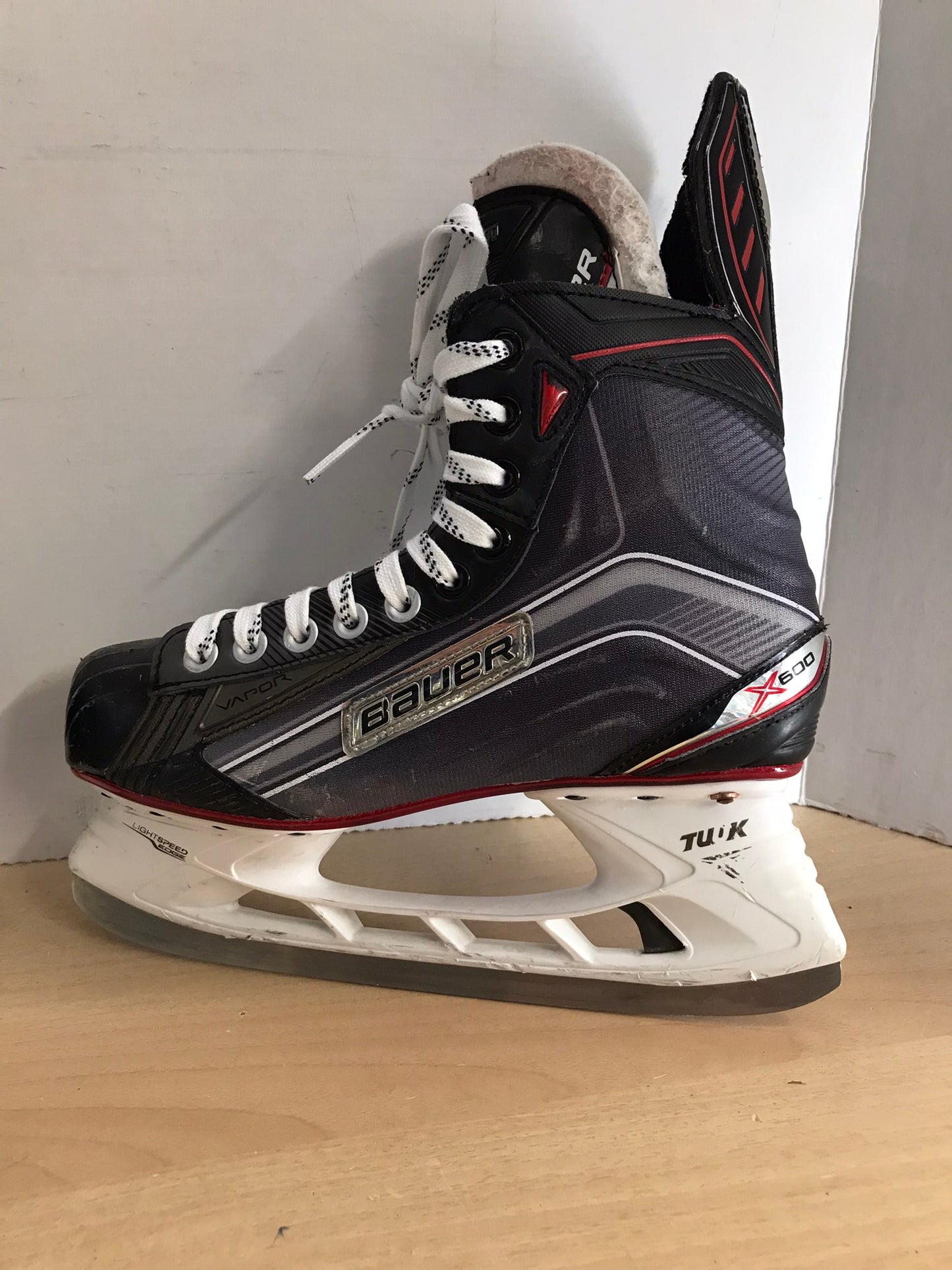 Hockey Skates Men's Size 8 Shoe Size Bauer Vapor X600 Excellent