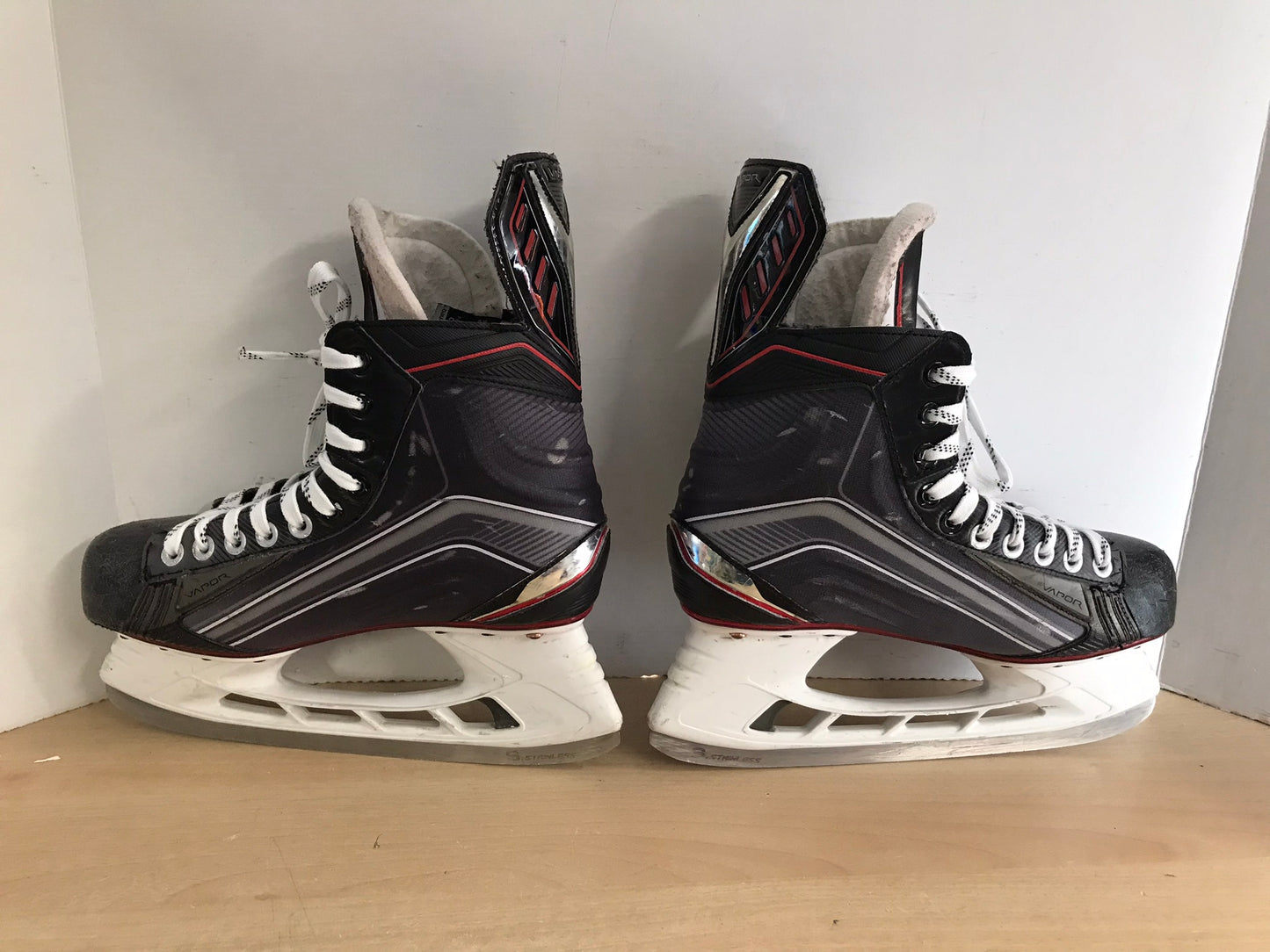 Hockey Skates Men's Size 8 Shoe Size Bauer Vapor X600 Excellent