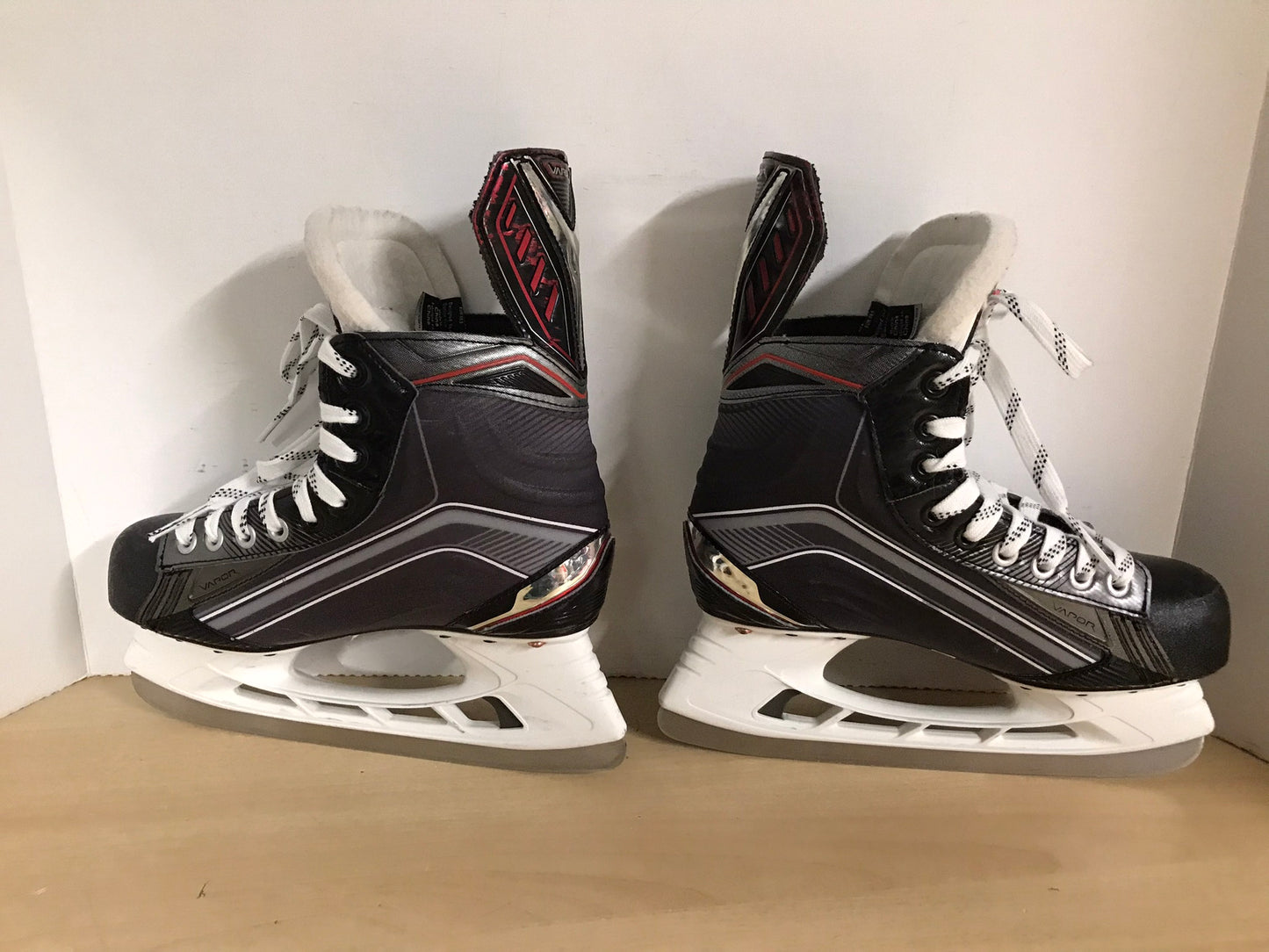 Hockey Skates Men's Size 6 Shoe Size Bauer Vapor X700 New Demo Model