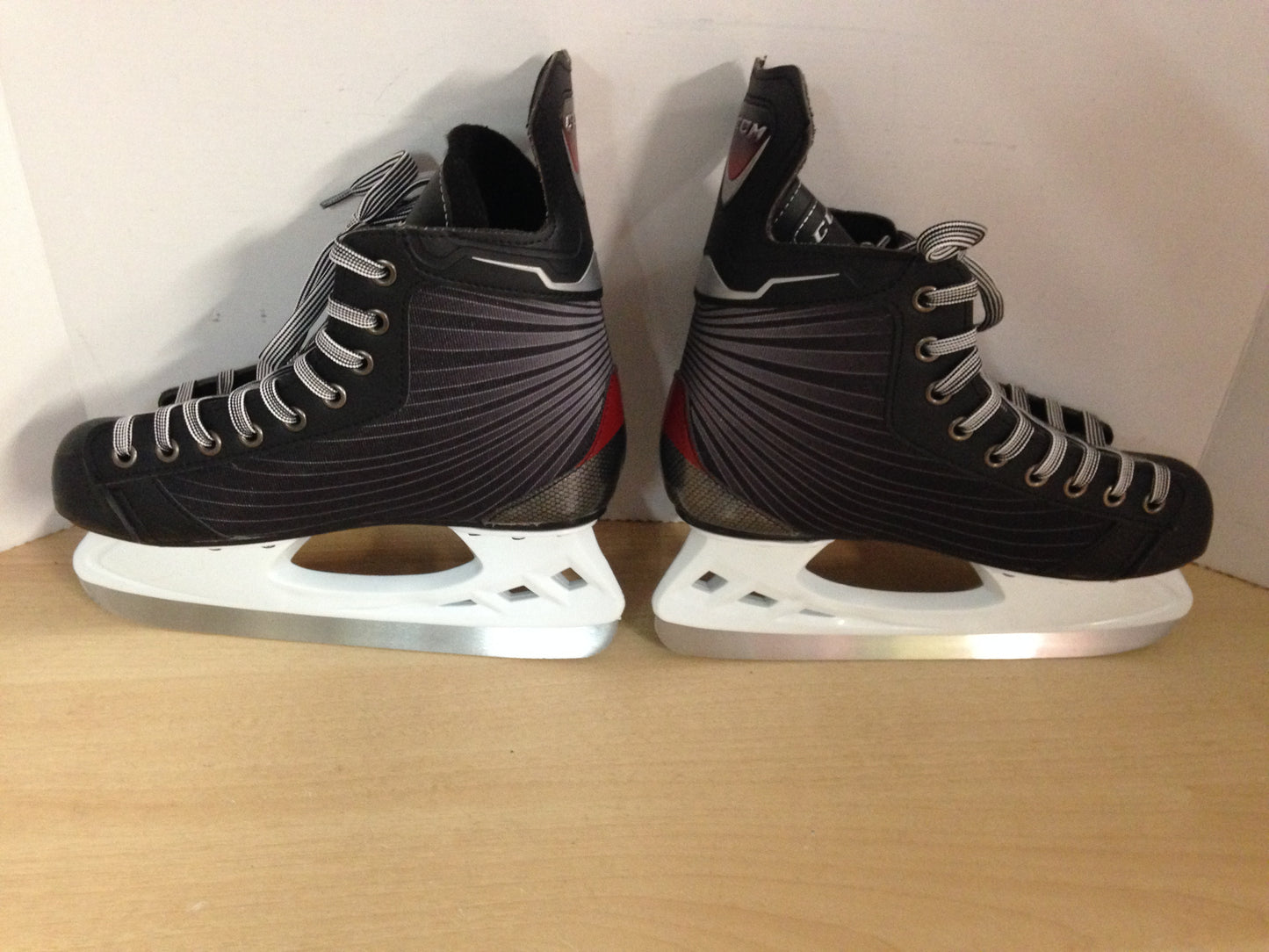 Hockey Skates Men's Size 6 Shoe Size CCM Custom New Demo Model