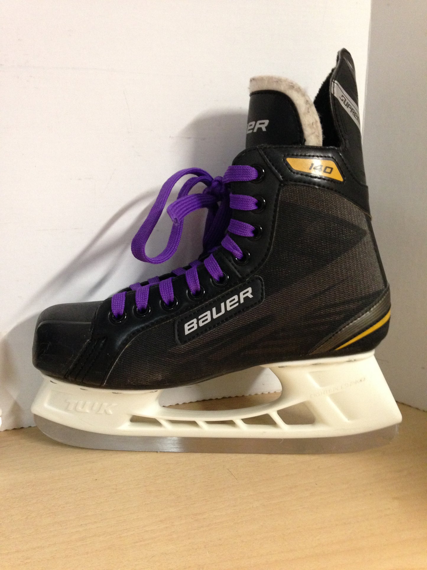 Hockey Skates Men's Size 7.5 Shoe 6 Skate Size Bauer Supreme 140 Excellent