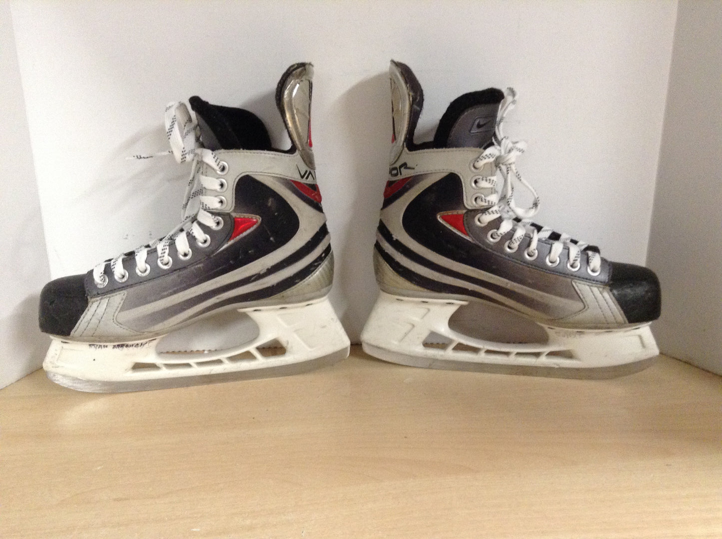 Hockey Skates Men's Size 7.5 Shoe Size Bauer Vapor Nike Minor Wear