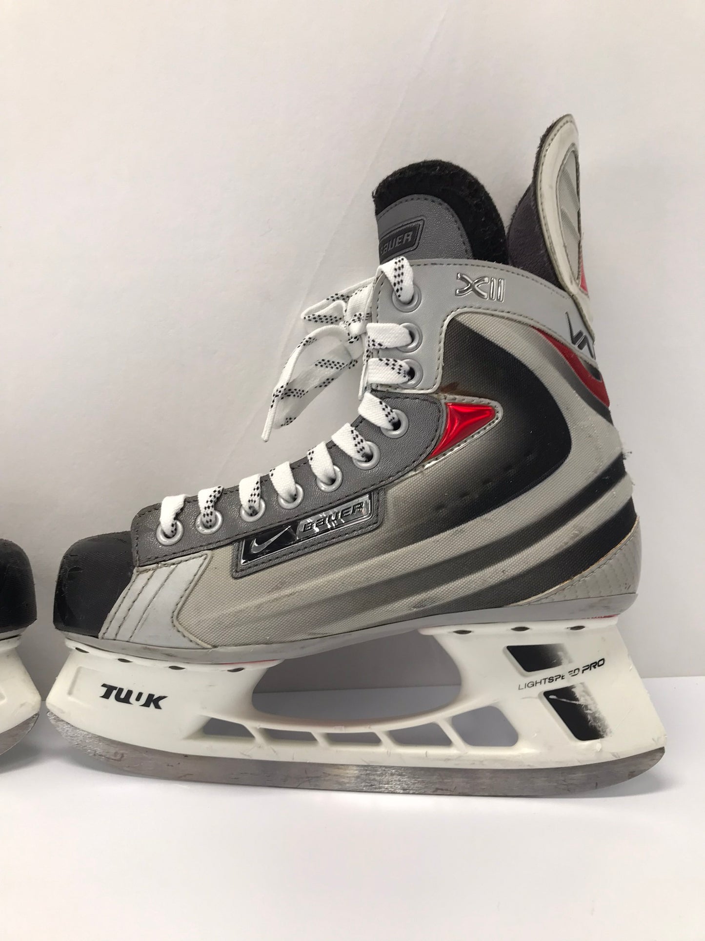 Hockey Skates Men's Size 8.5 Shoe Size Bauer Vapor