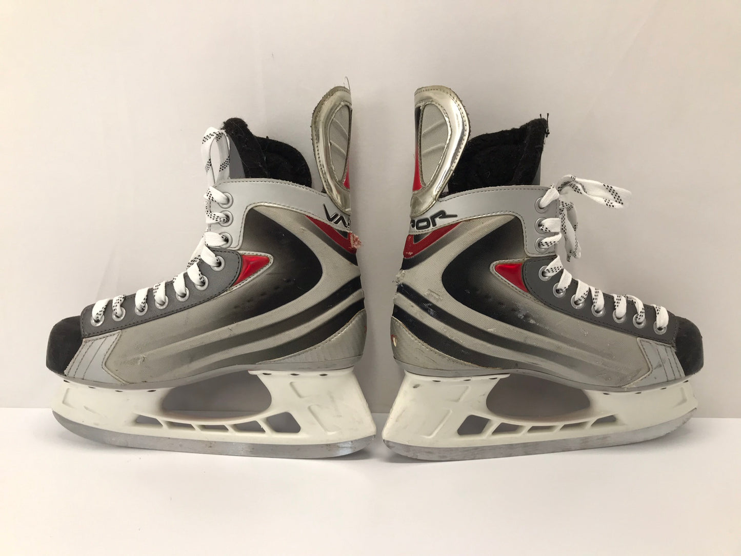 Hockey Skates Men's Size 8.5 Shoe Size Bauer Vapor