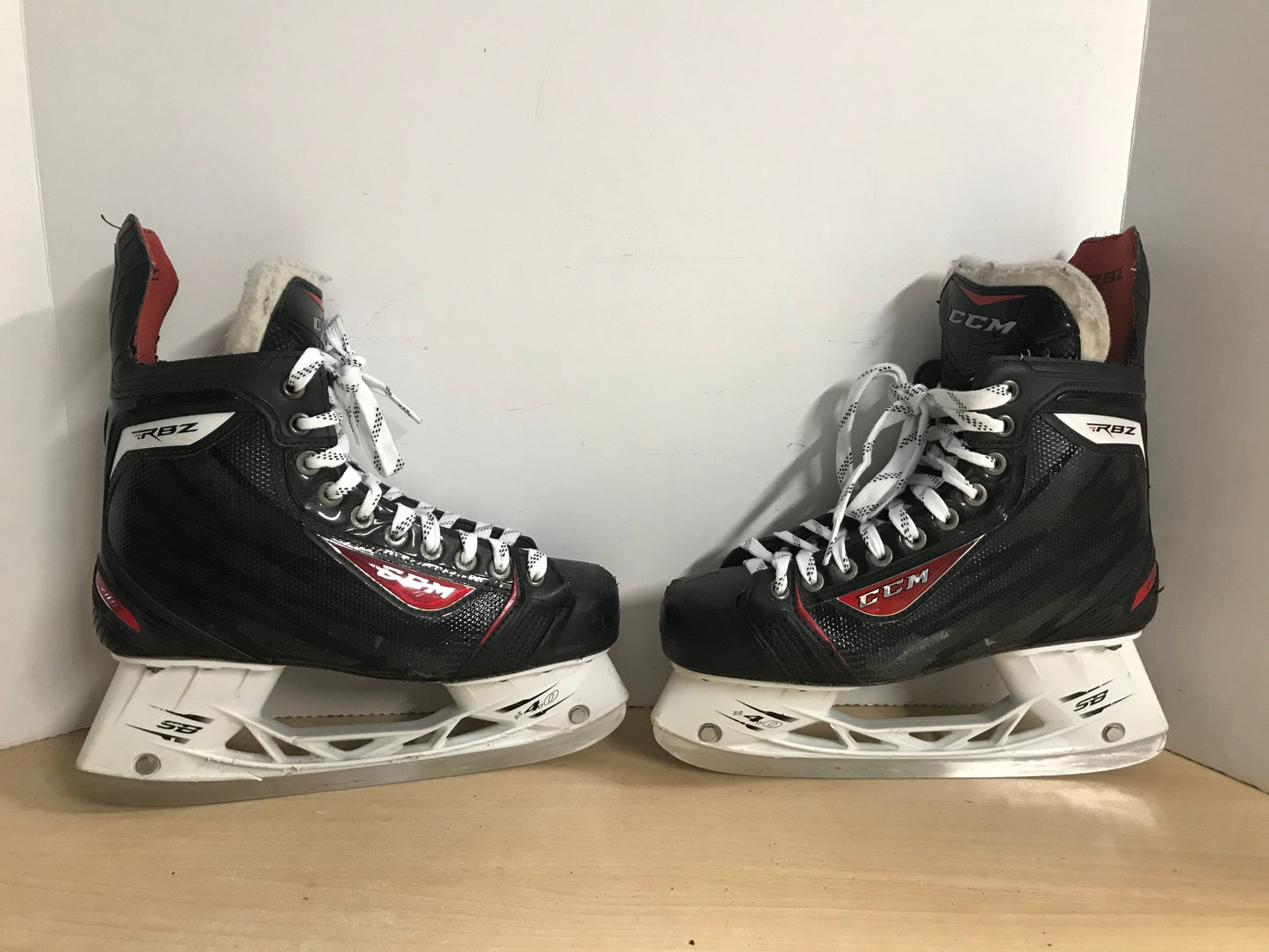 Hockey Skates Men's Size 8 Shoe 6.5 Skate Size CCM Vibe  BD 6084