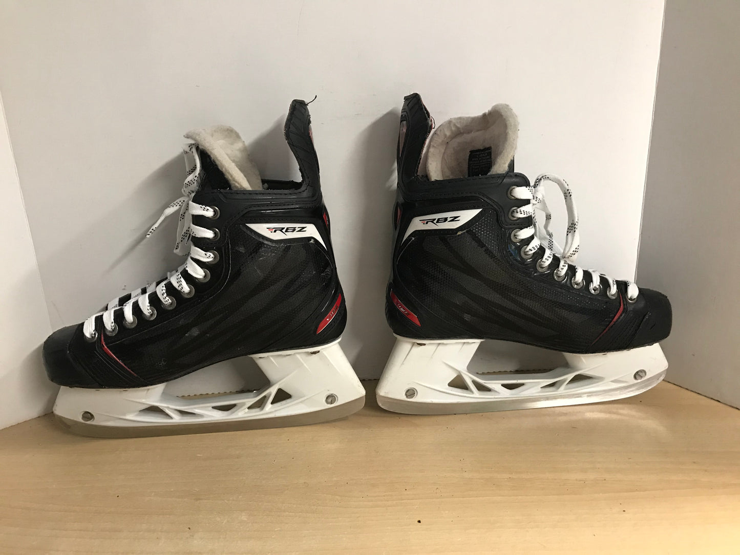 Hockey Skates Men's Size 8 Shoe 6.5 Skate Size CCM Vibe  BD 6084
