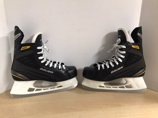 Hockey Skates Men's Size 9.5 Shoe Size Bauer Supreme 140 New Demo Model