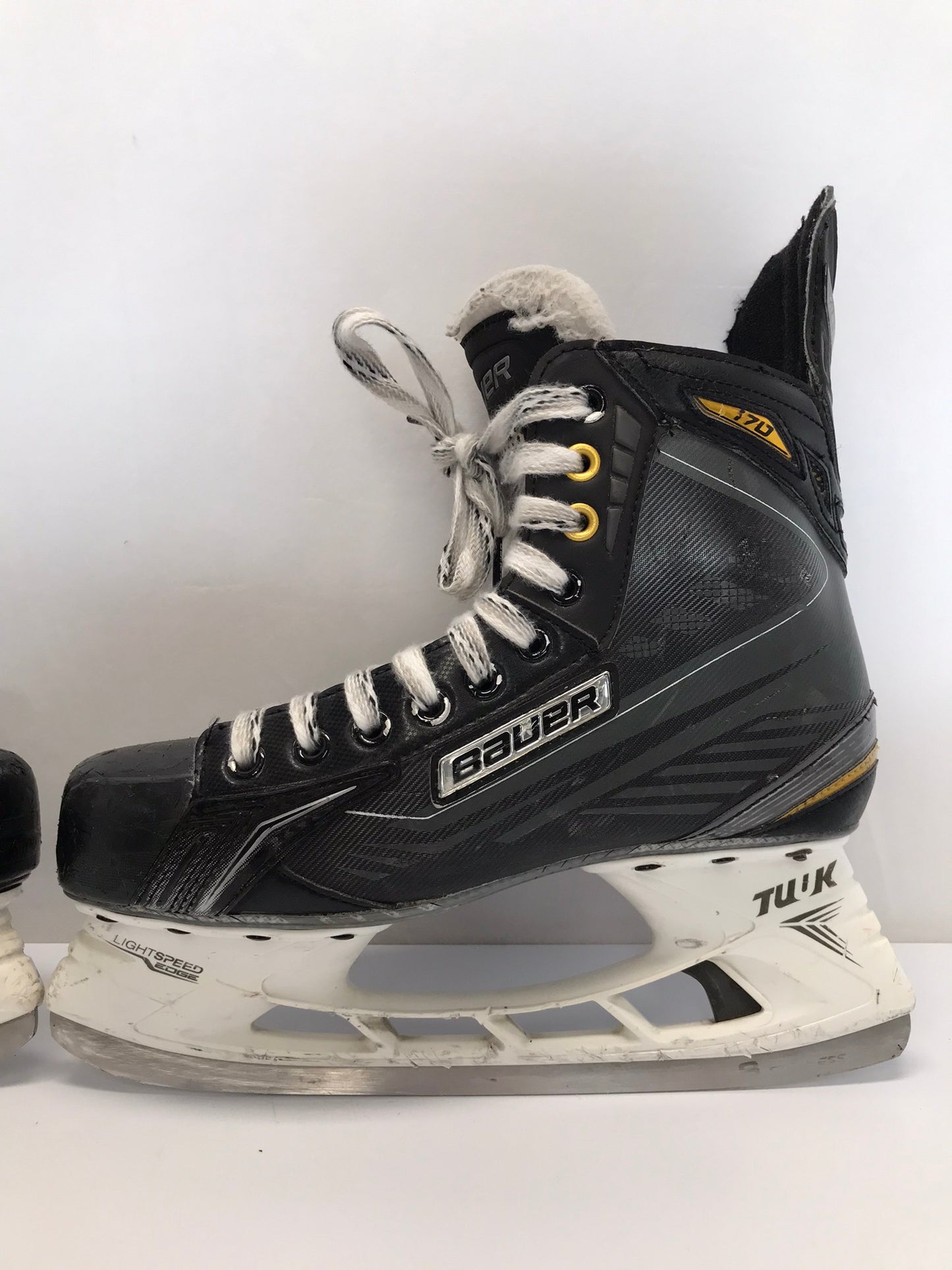 Hockey Skates Men's Size 9.5 Shoe Size  Bauer Supreme 170