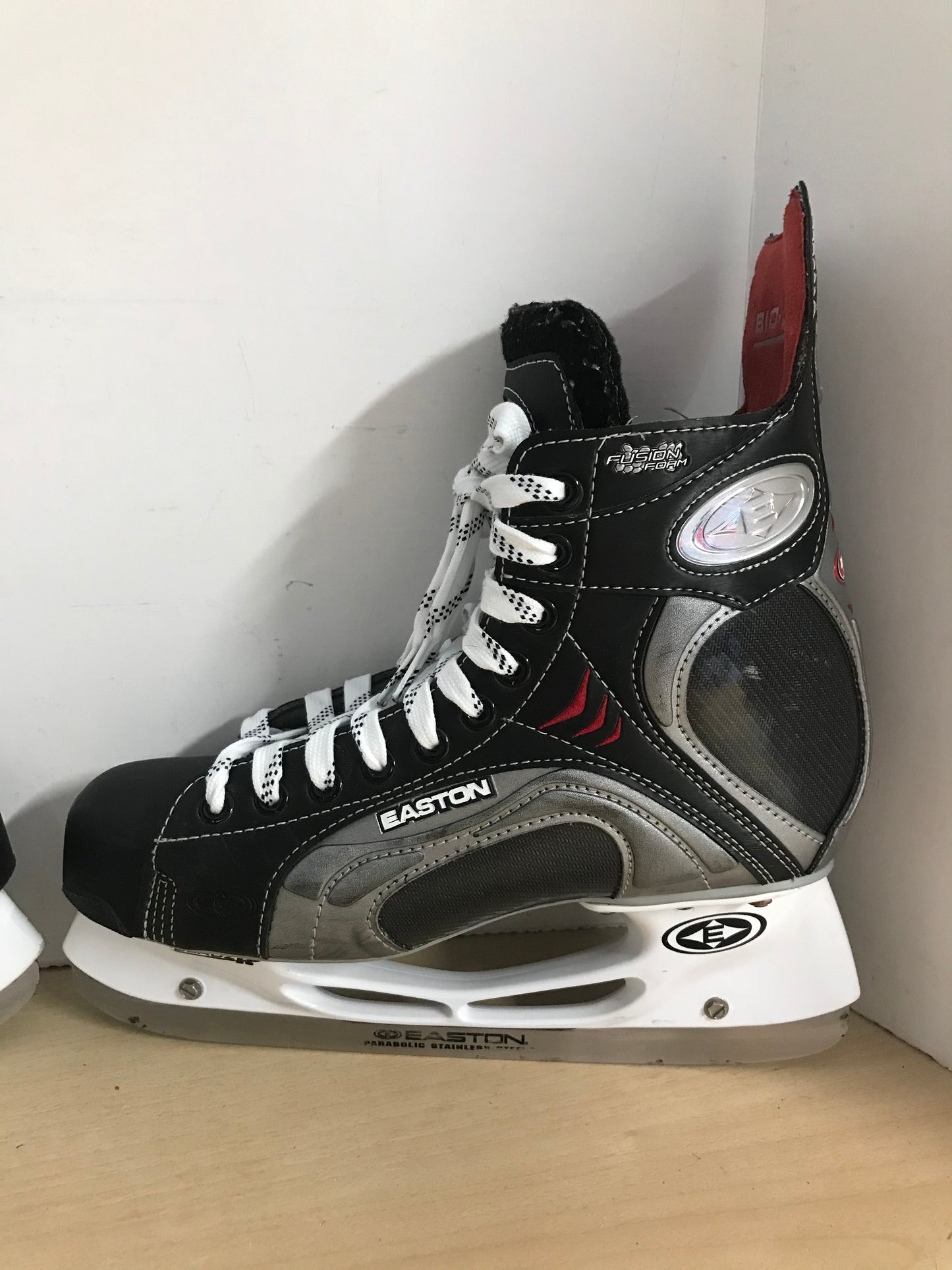 Hockey Skates Men's Size 9 EE Wide Shoe Size Easton 900 Bio Dry Excellent