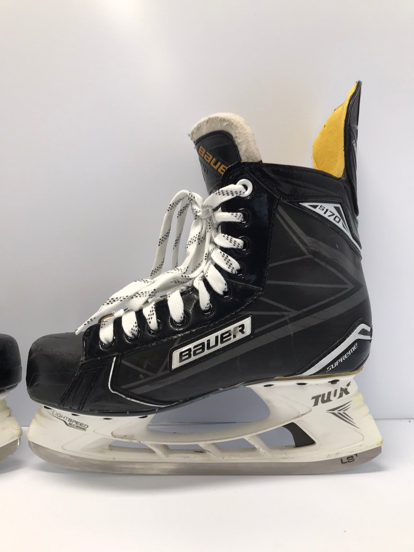 Hockey Skates Men's Size 9 Shoe Size Bauer Supreme S170 Minor Wear