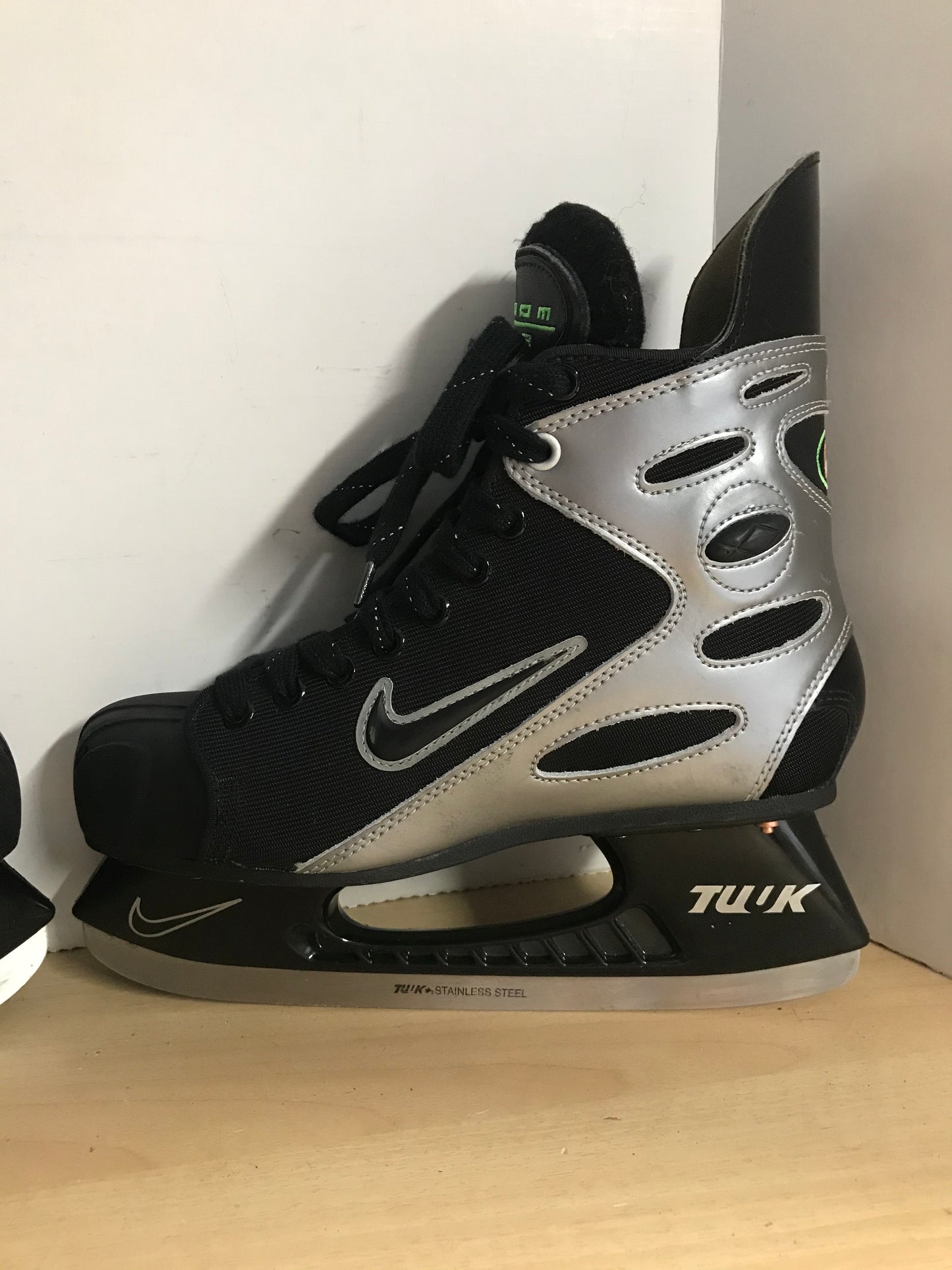Hockey Skates Men's Size 9 Shoe Size Nike Zoom Air As New BD 6084
