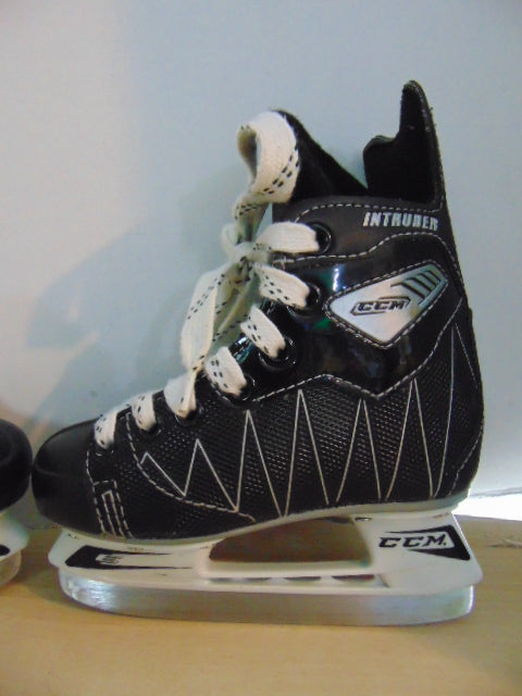 Hockey Skates Child Size 11 Shoe Size CCM Intruder