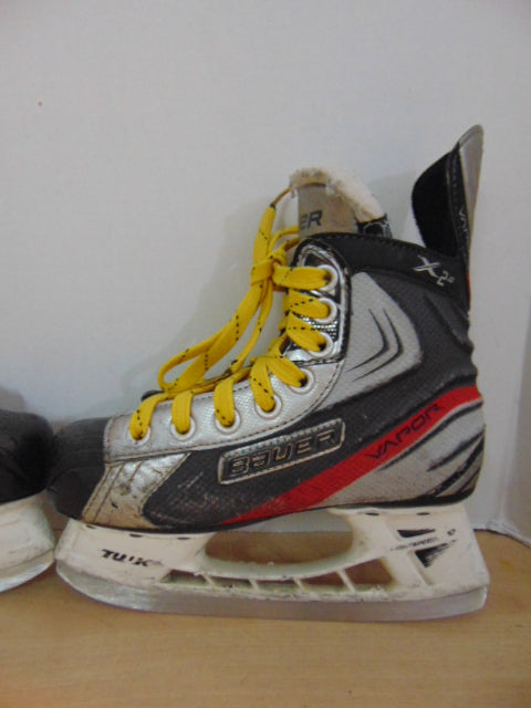 Hockey Skates Child Size 2.5 Shoe Size Bauer Vapor X .20 Some Wear
