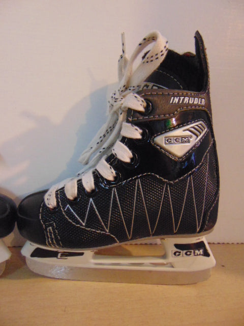Hockey Skates Child Size 9 Shoe Size Toddler CCM Intruder Excellent