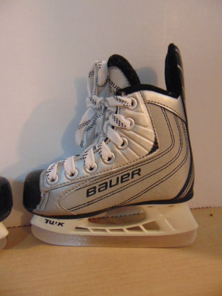 Hockey Skates Child Size 9 Toddler Shoe Size Bauer 22 New Demo Model