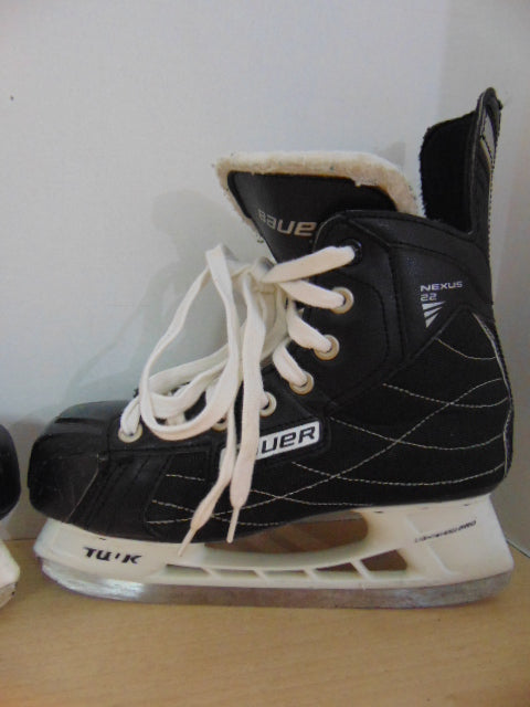 Hockey Skates Men's Size 6 Shoe 5 Skate Size Bauer Nexus 22 Minor Wear Scratches