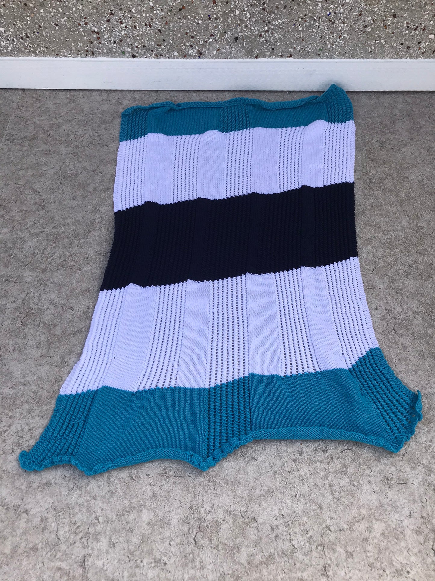 Home and Cottage Handmade Knit Blanket NEW 54 x 70 Fantastic Workmanship