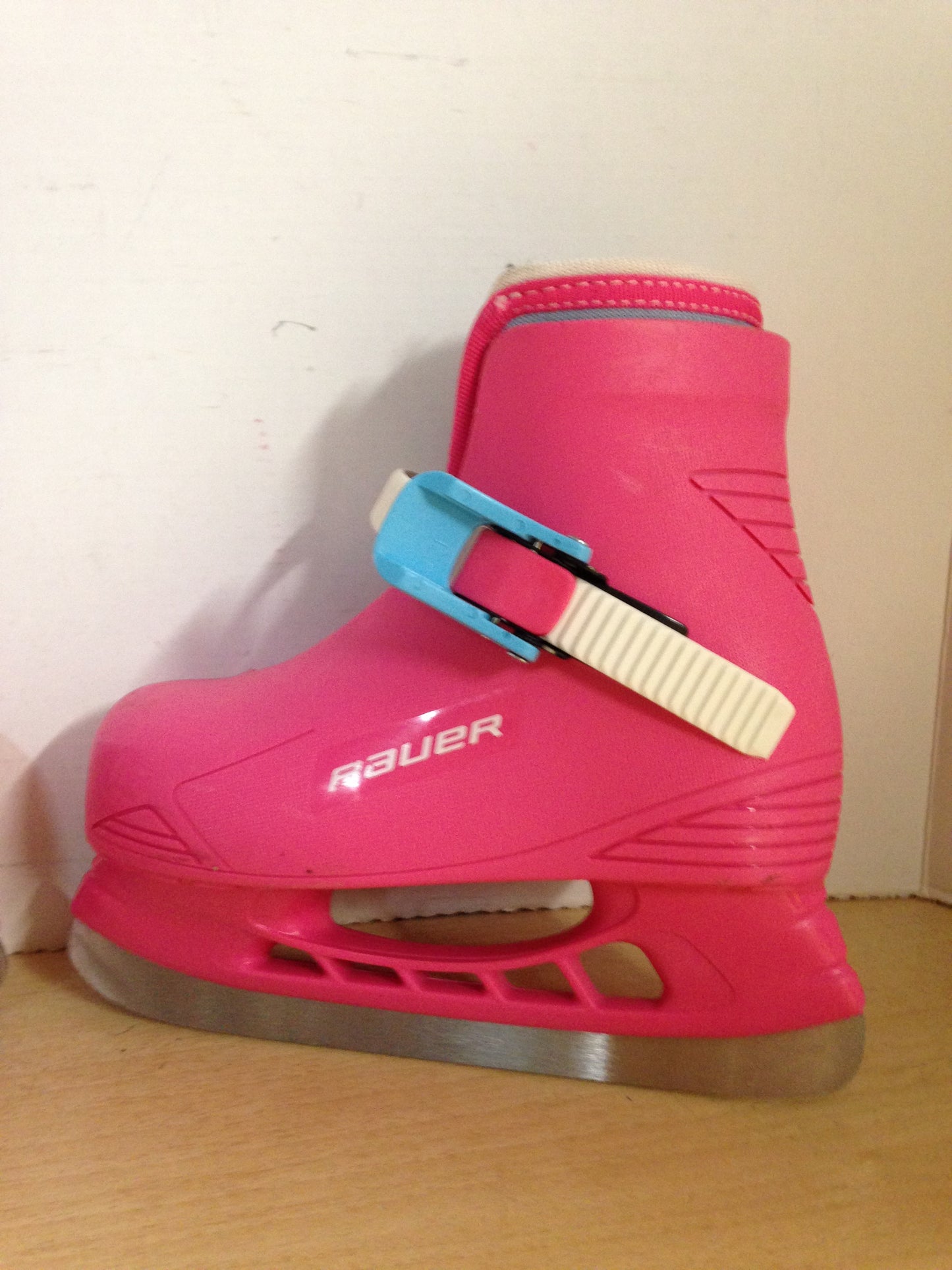 Ice Skate Child Size 8-9 Bauer Toddler Adjustable Pink White Molded Plastic Excellent