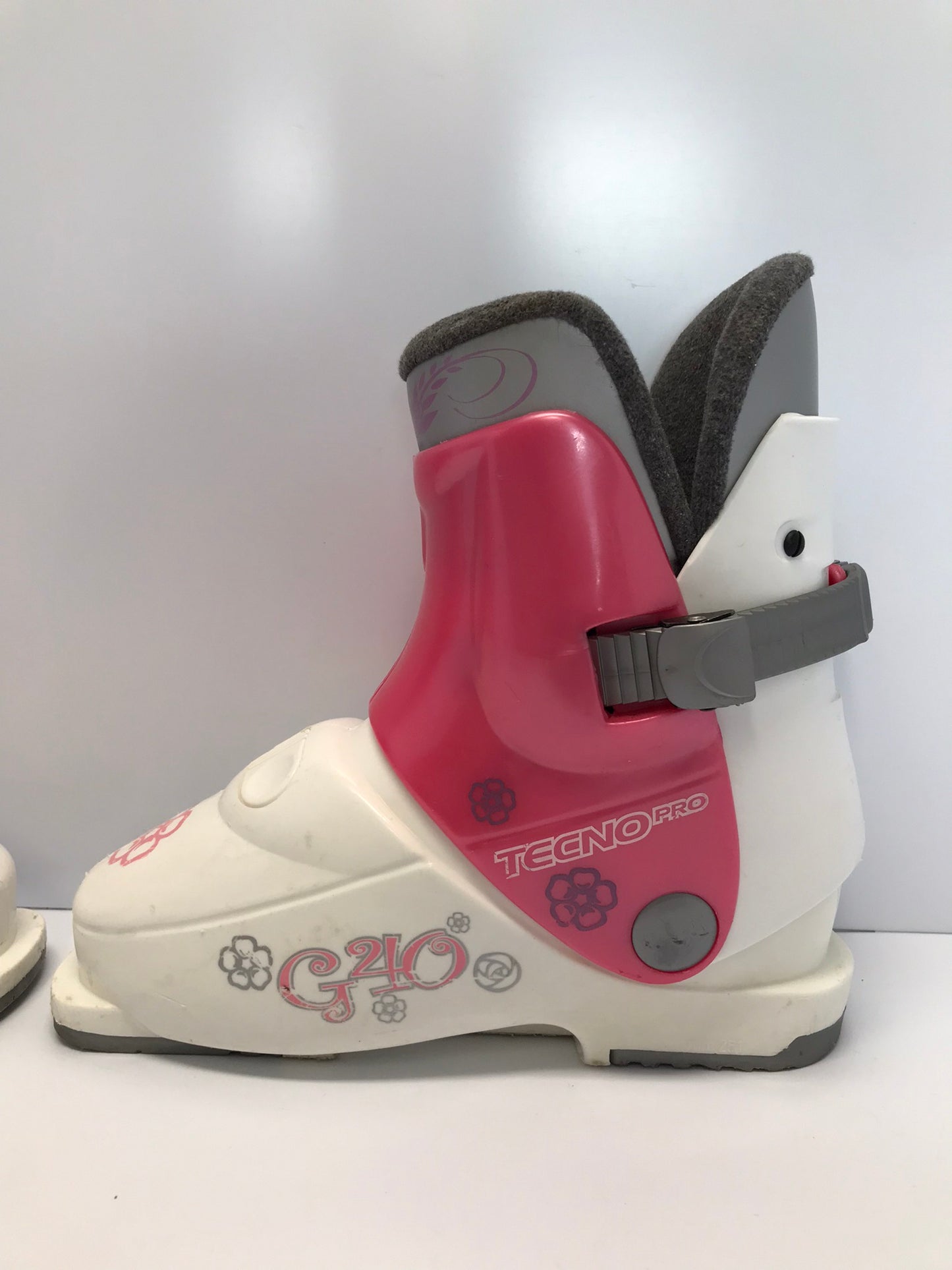 Ski Boots Mondo Size 20.5 Child Shoe Size 2.5 Mondo 251 mm Tecno Pink White