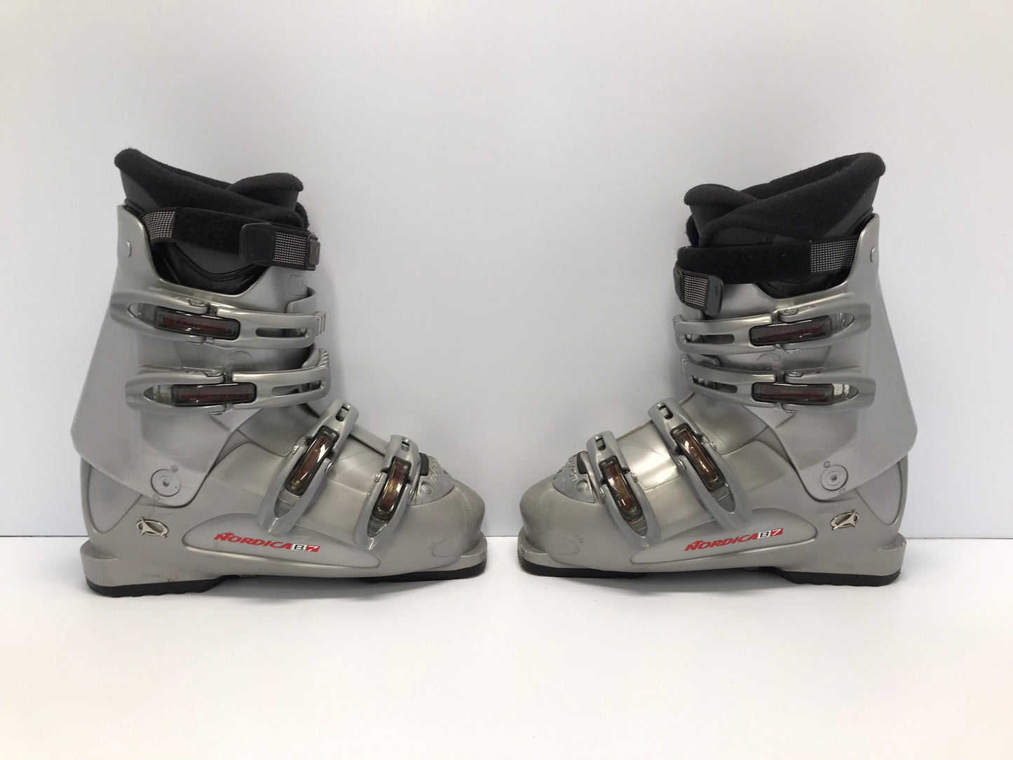 Ski Boots Mondo Size 26.0 Men's Size 7 Ladies Size 8 300 mm Nordica Grey Black As New