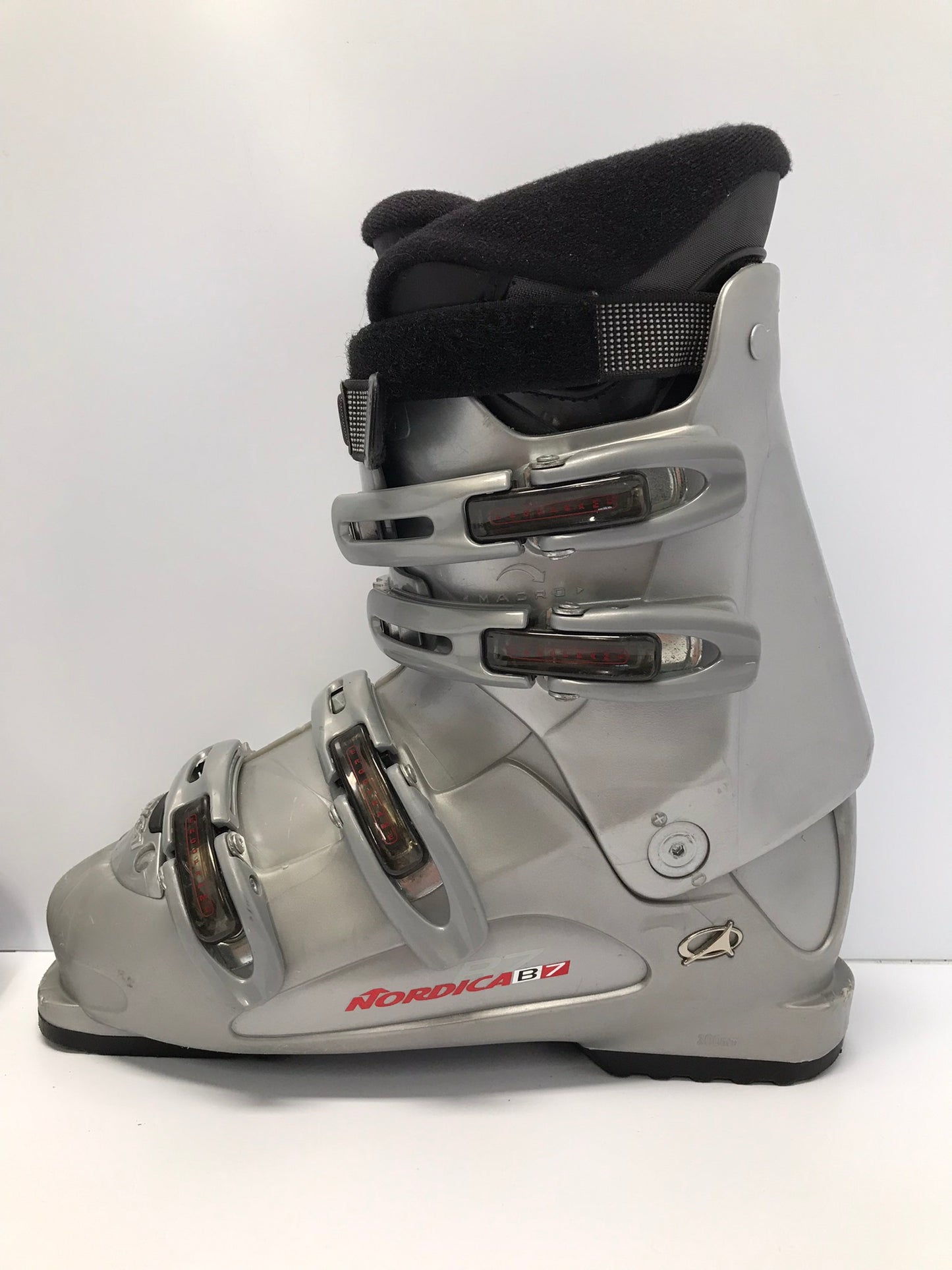 Ski Boots Mondo Size 26.0 Men's Size 7 Ladies Size 8 300 mm Nordica Grey Black As New