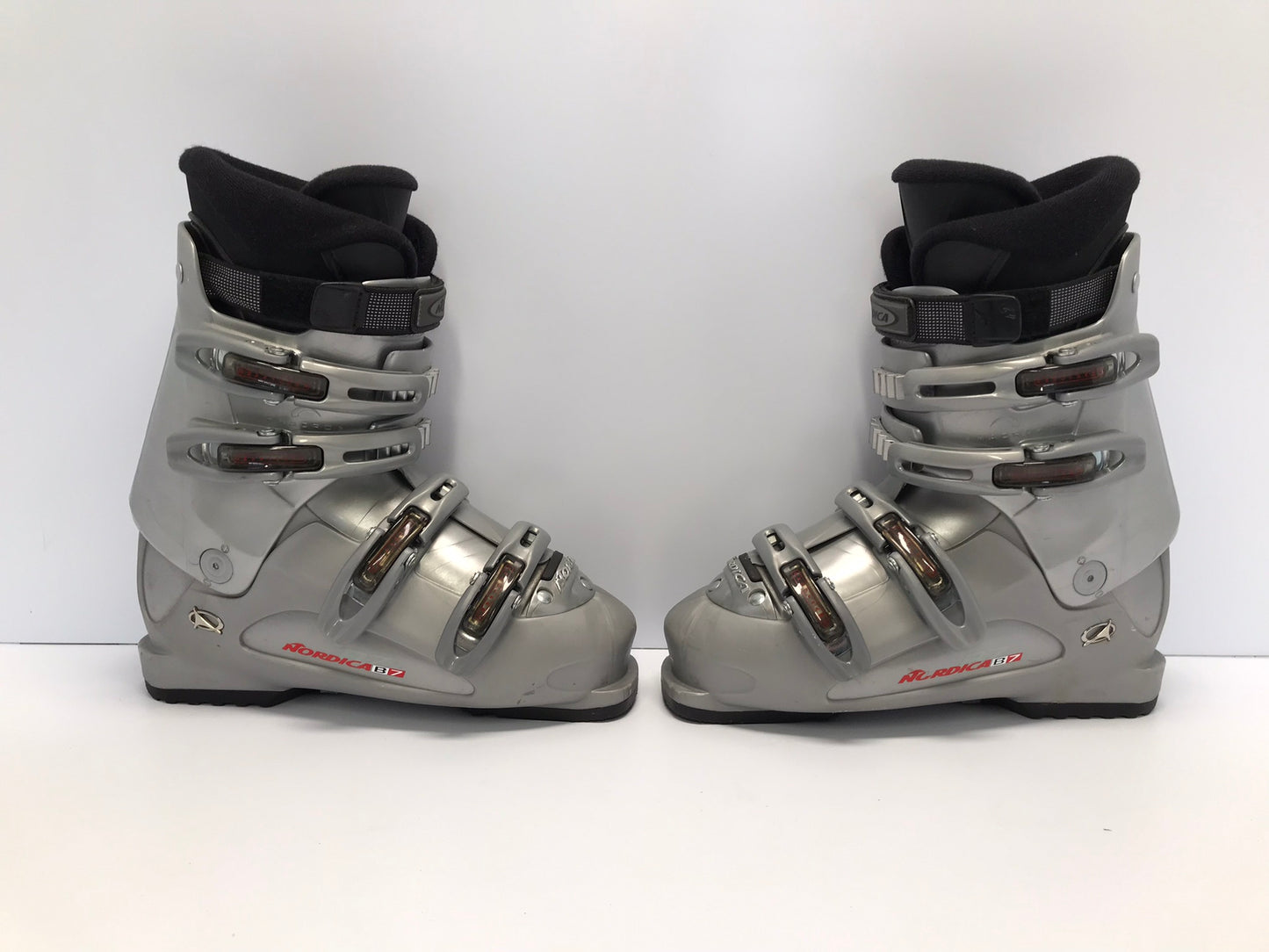 Ski Boots Mondo Size 26.5 Men's Size 7.5 Ladies Size 8.5 300 mm Nordica Grey Black New