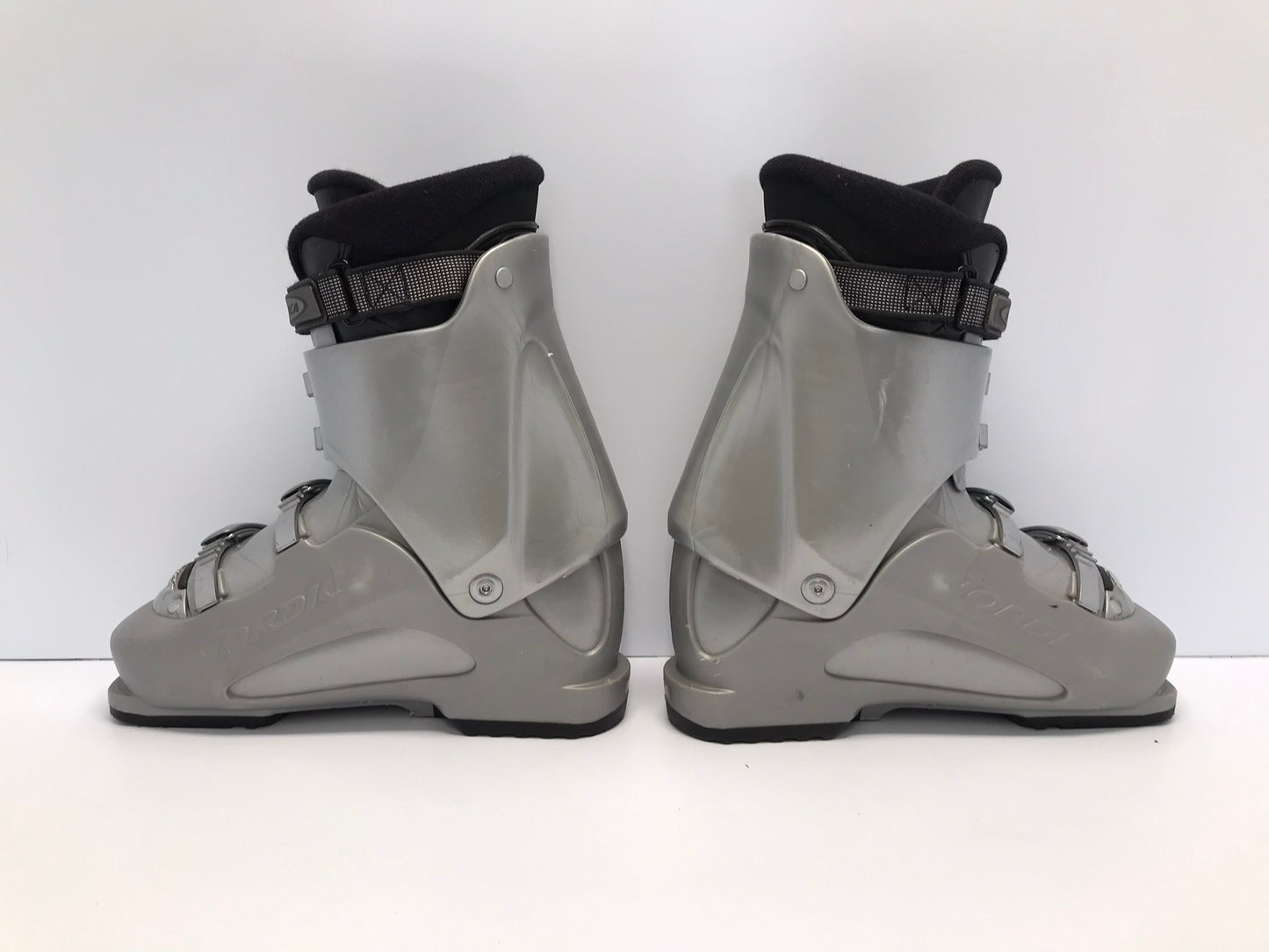 Ski Boots Mondo Size 26.5 Men's Size 7.5 Ladies Size 8.5 300 mm Nordica Grey Black New