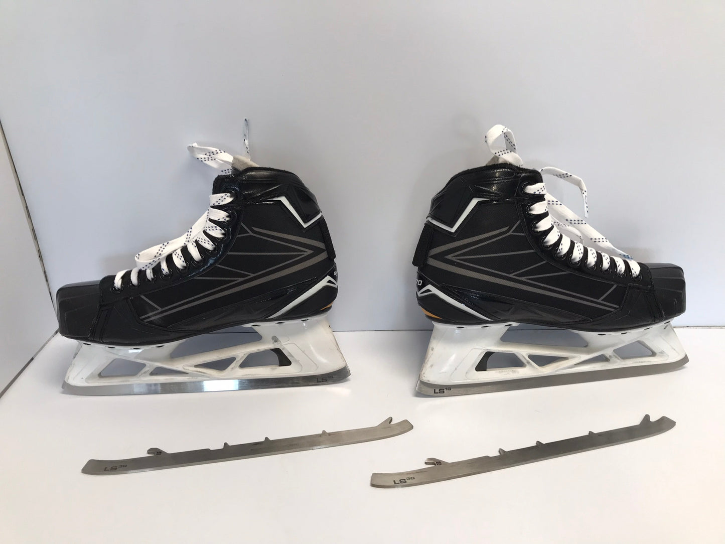 Hockey Goalie Skates Senior Men's Size 7.5 Shoe Size Bauer Supreme S170 With Extra Set Excellent Used Condition of Blades