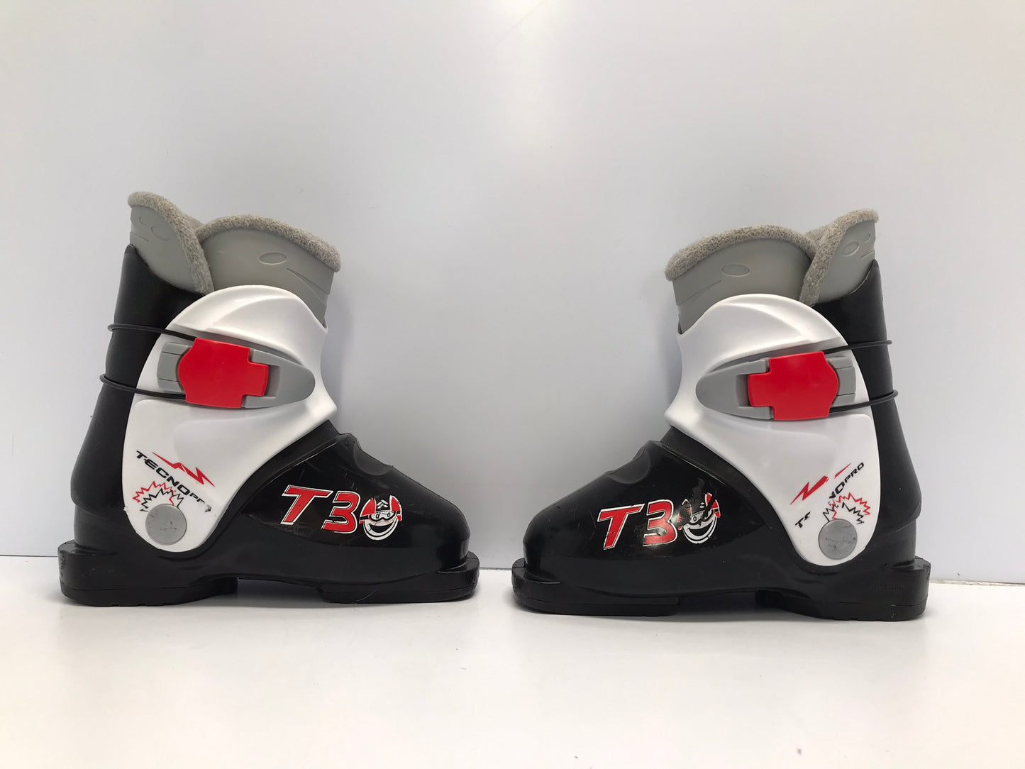 Ski Boots Mondo Size 18.5 Child Size 12 223 mm Tecno Pro Black White Excellent