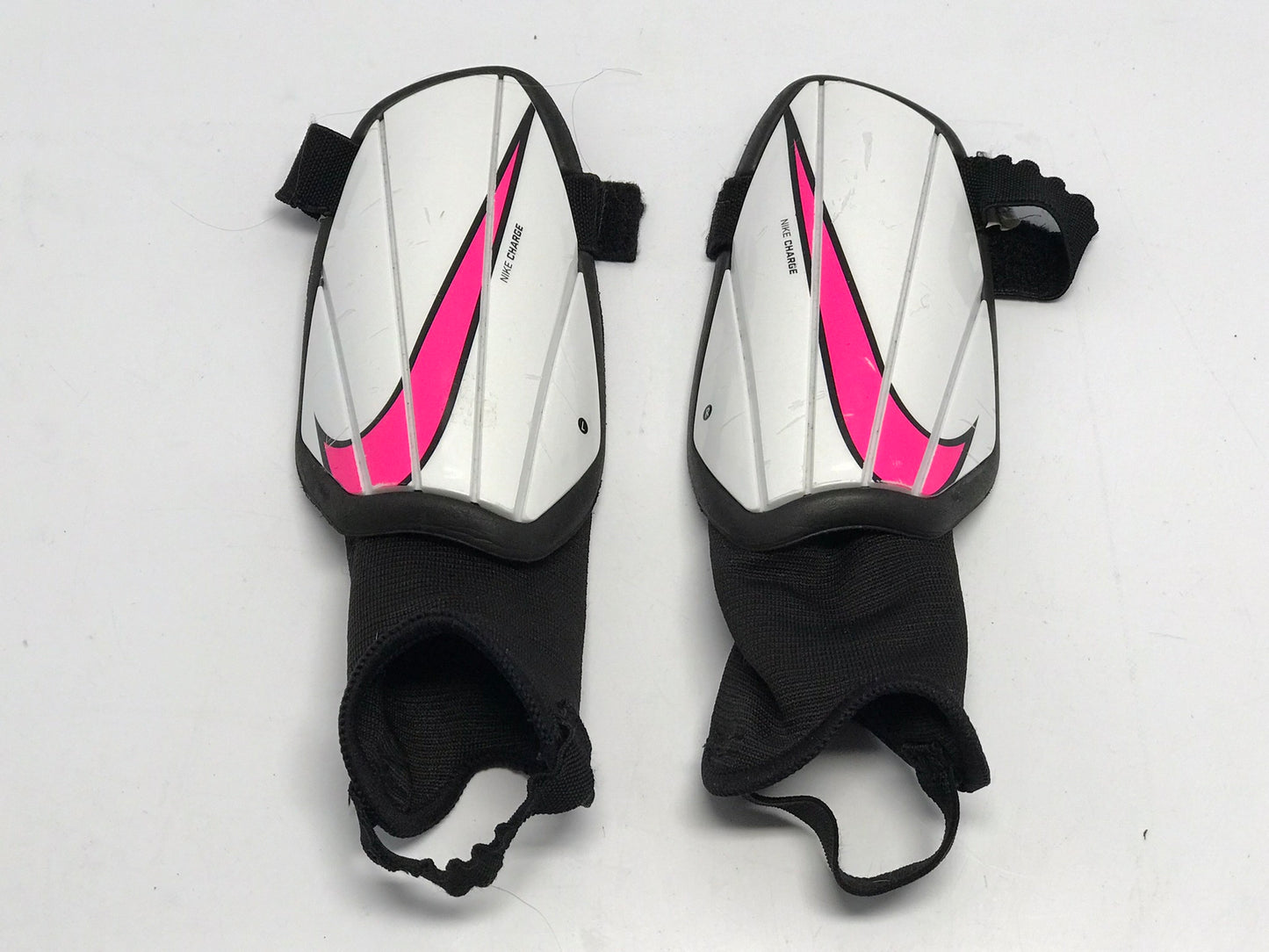 Soccer Shin Pad Child Size 4-6 Nike Black White Pink Excellent