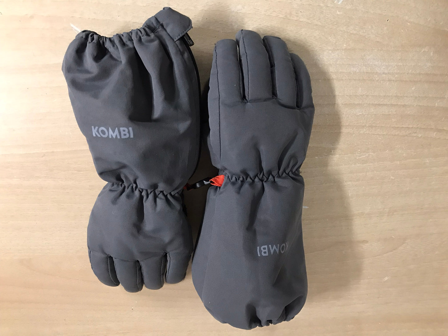 Winter Gloves and Mitts Child Size 7-9 Kombi Grey As New