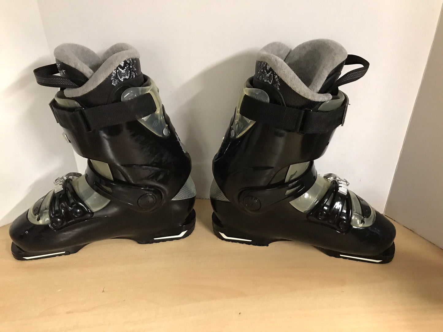 Ski Boots Mondo Size 27.5 Ladies Size 10.5 317 mm Dalbello Black Grey Purple Excellent