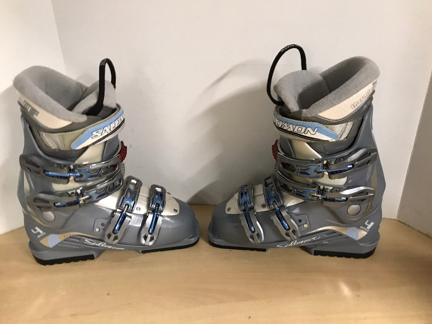 Ski Boots Mondo Size 24.0 Ladies Size 7 287 mm Salomon Grey Cream Blue Excellent