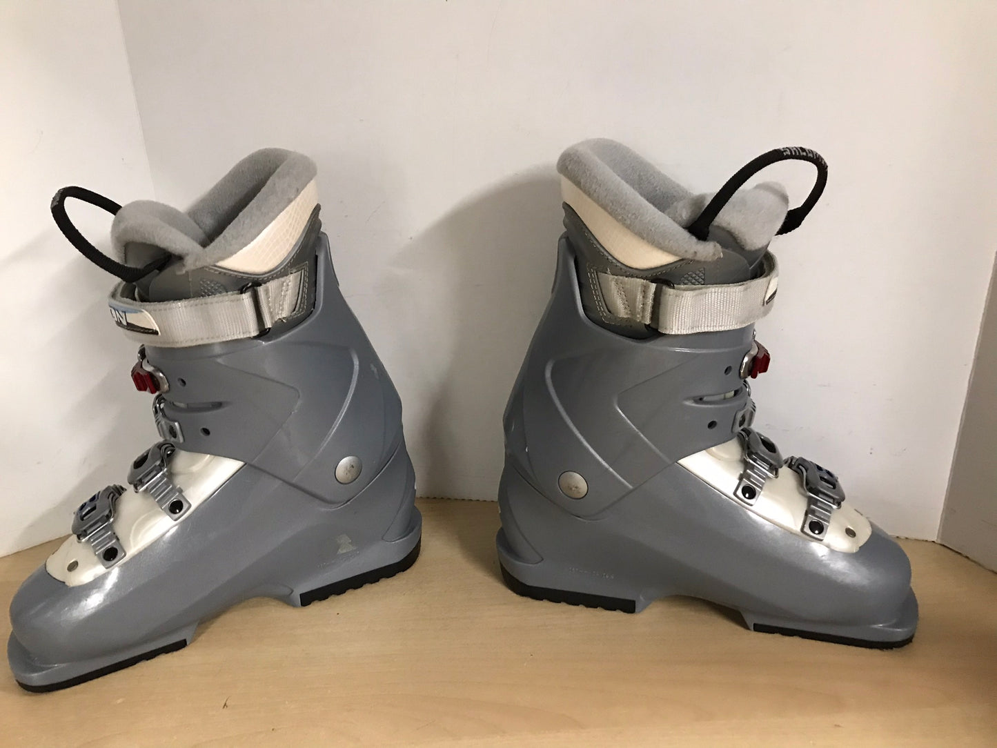 Ski Boots Mondo Size 24.0 Ladies Size 7 287 mm Salomon Grey Cream Blue Excellent