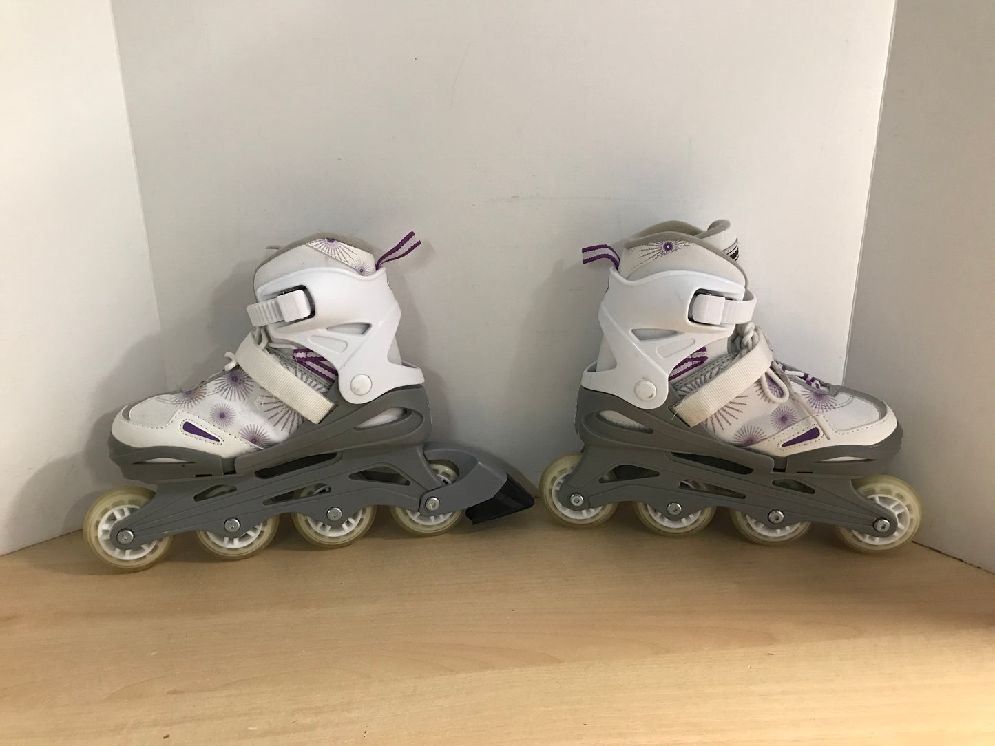 Inline Roller Skates Child Size 5-8 Youth Bladerunner Adjustable White Purple With Rubber Wheels As New